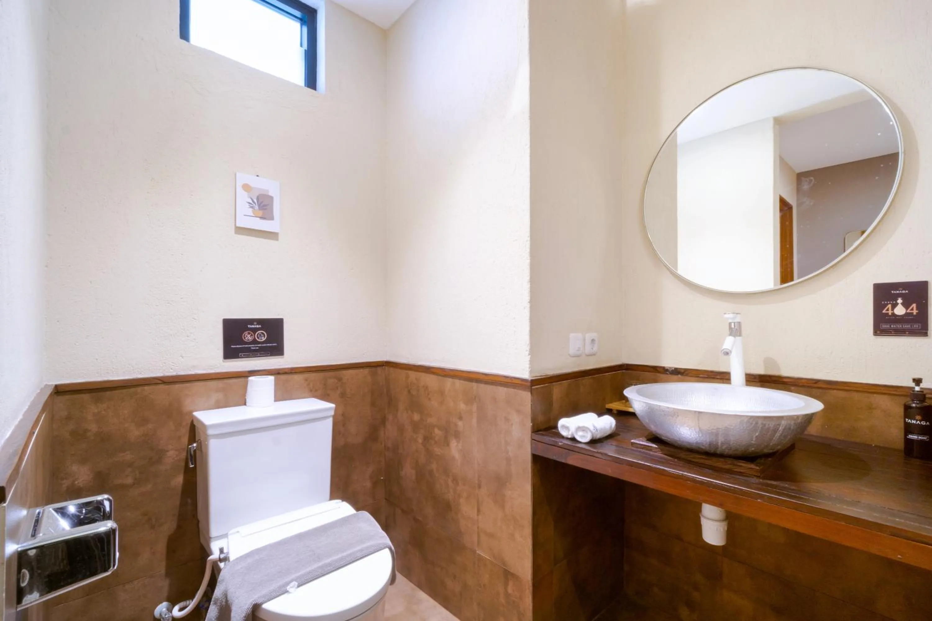 Toilet in Tanaga CoLiving