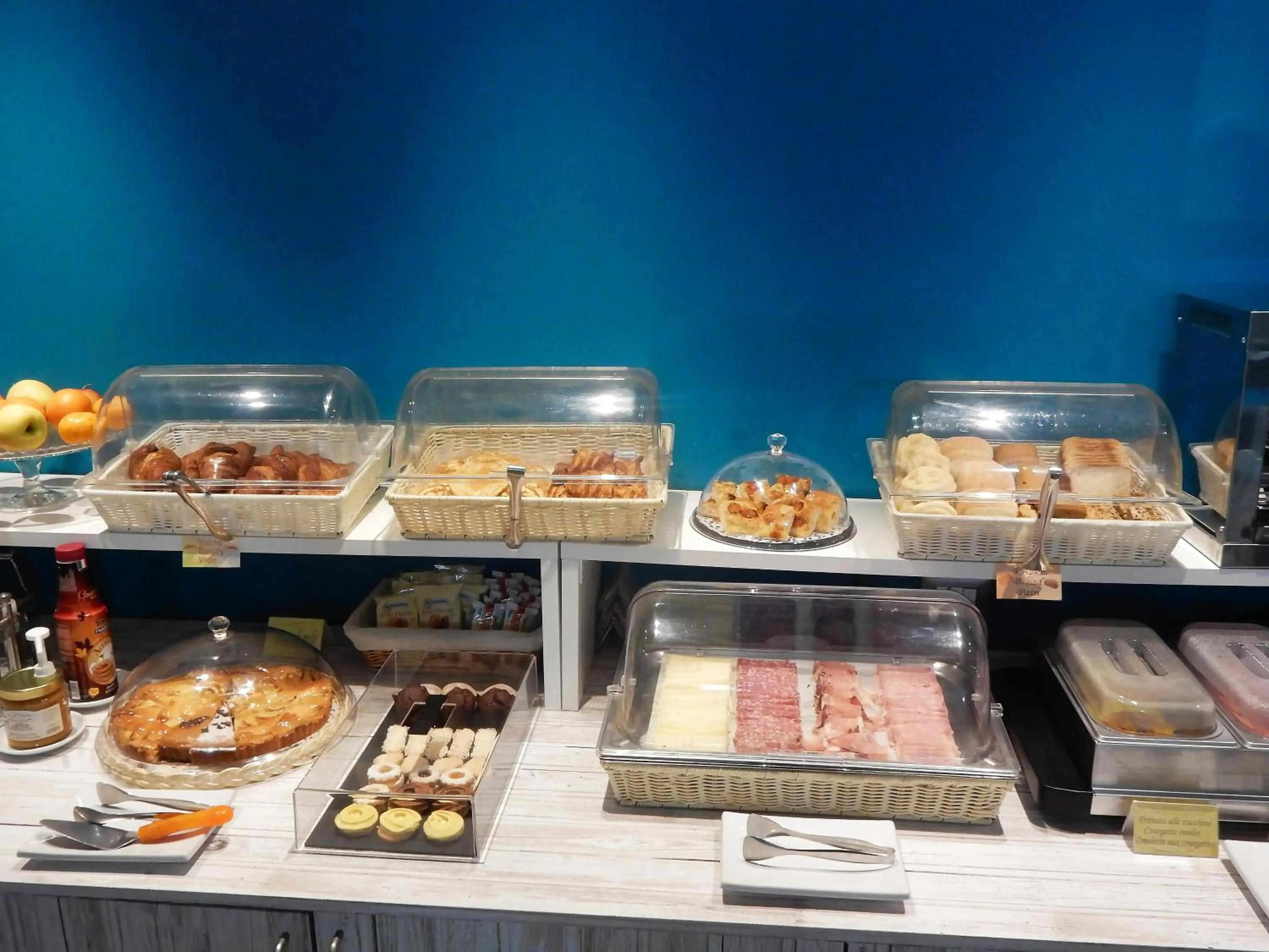 Continental breakfast in Hotel Kaly