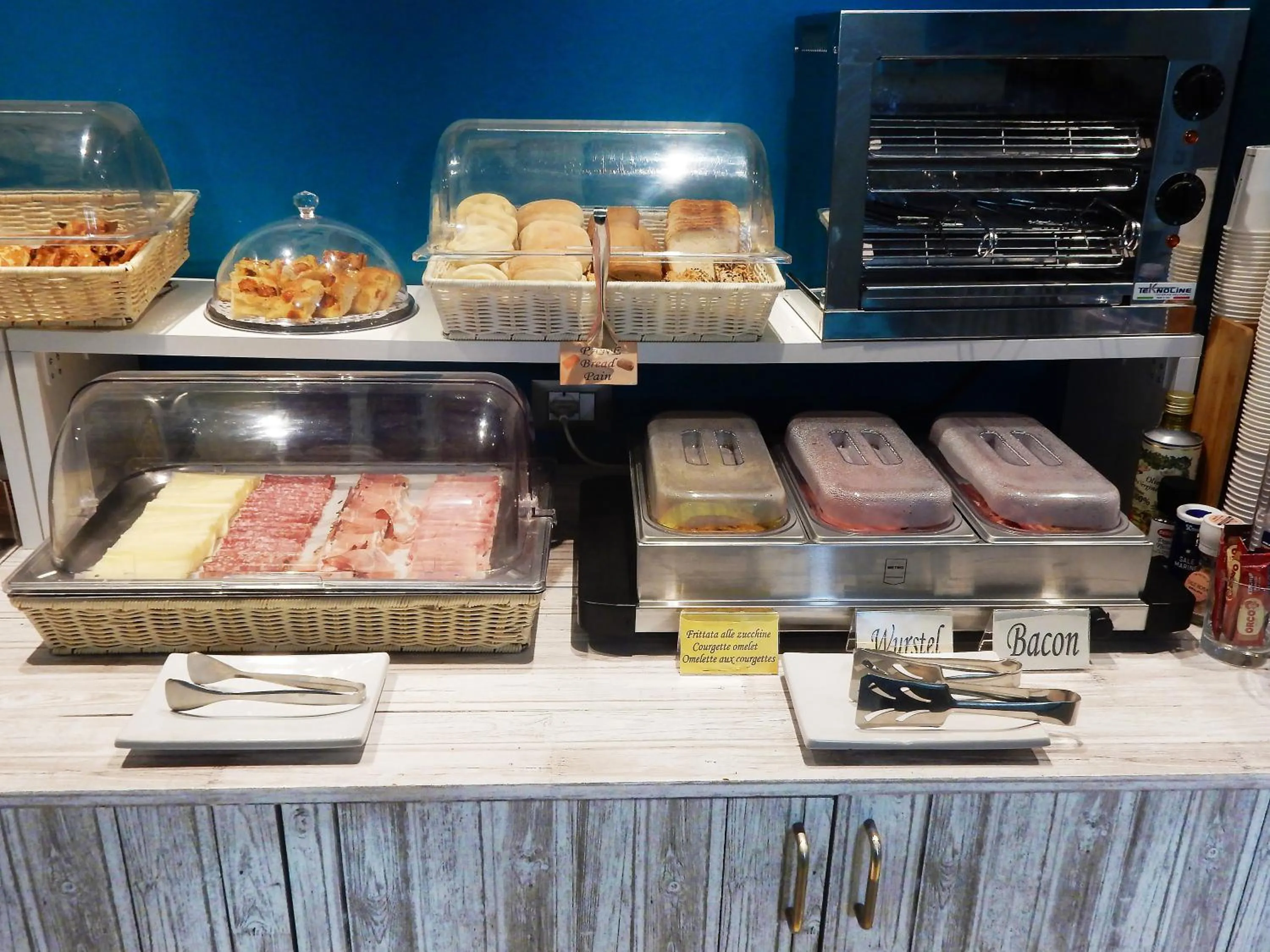 Continental breakfast in Hotel Kaly