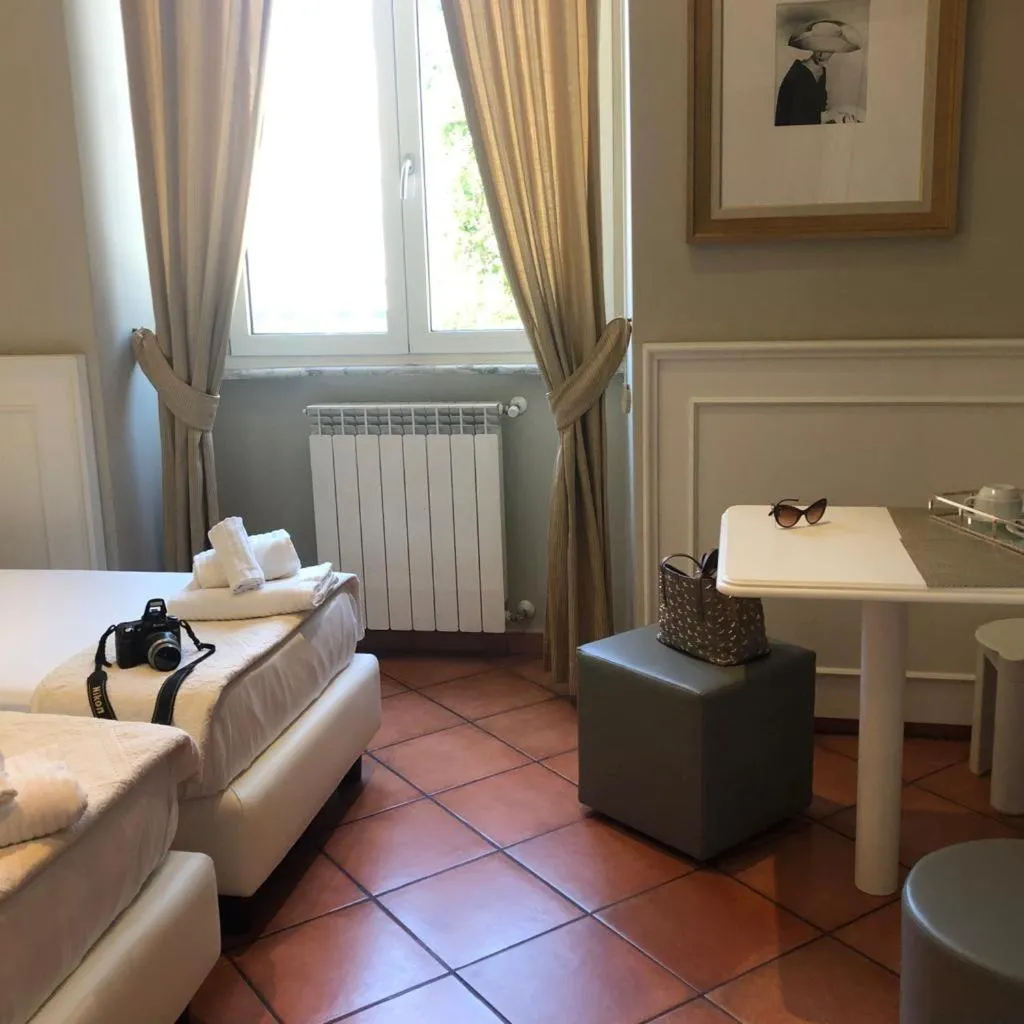 Seating area in 207 Inn