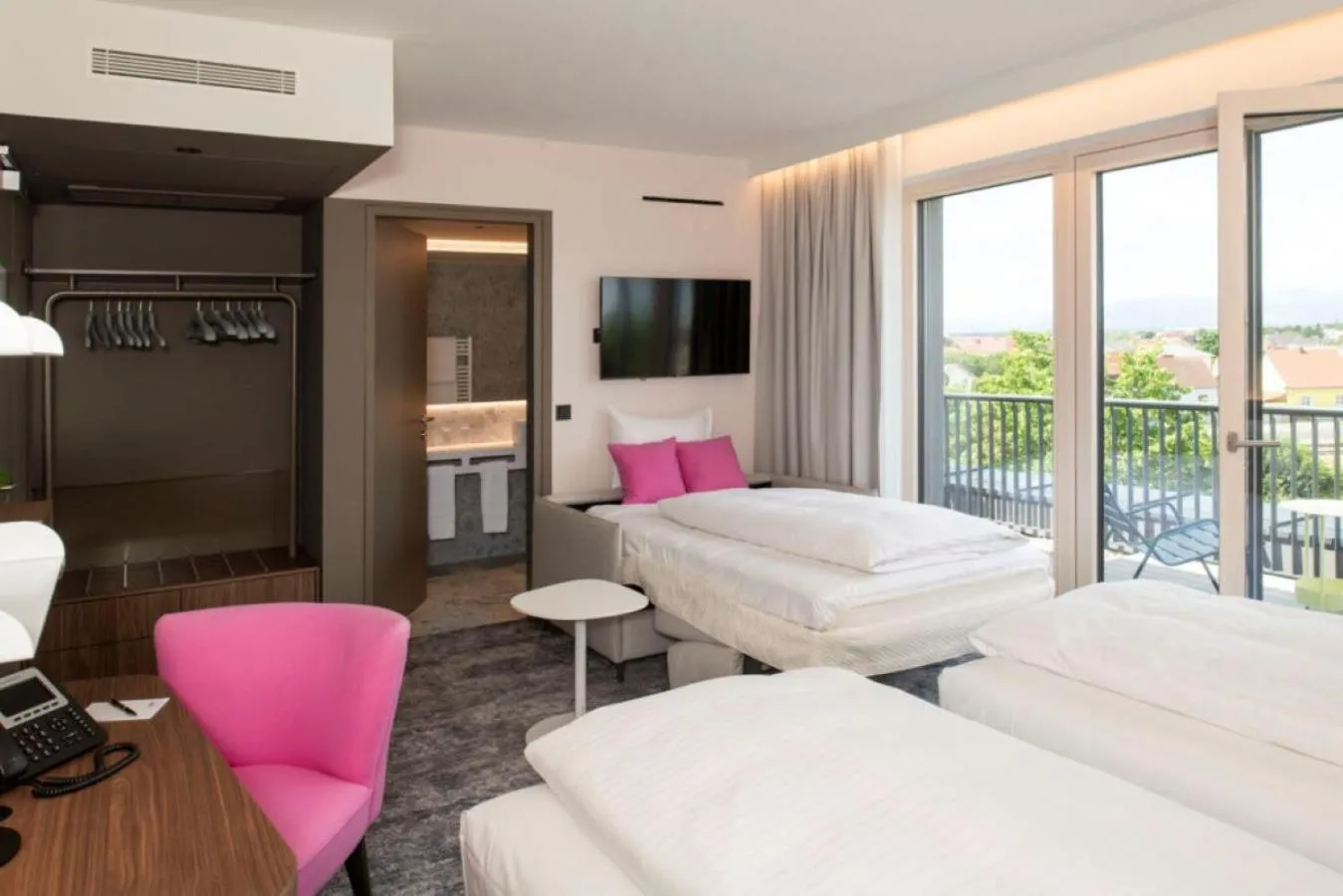 Photo of the whole room, Bed in Hotel Le Parc