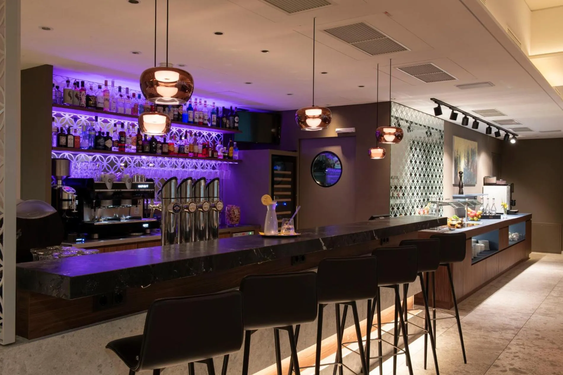 Restaurant/places to eat in Hotel Le Parc