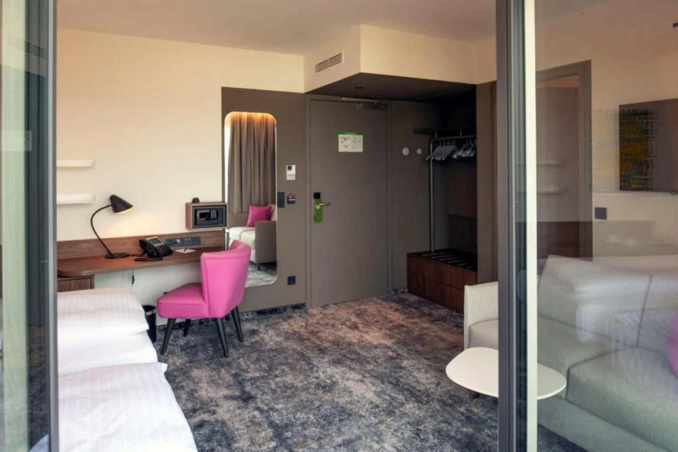 Photo of the whole room in Hotel Le Parc