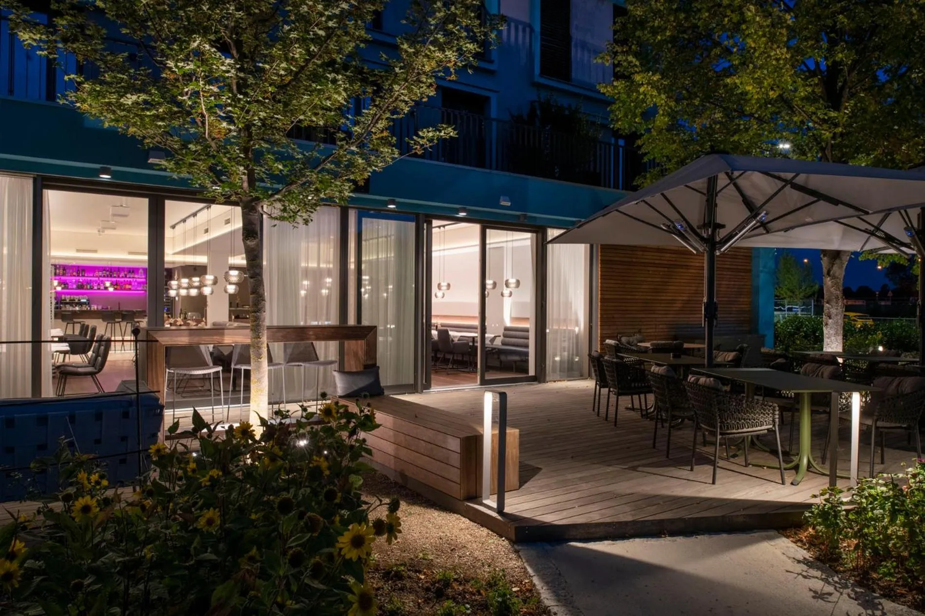 Restaurant/places to eat in Hotel Le Parc