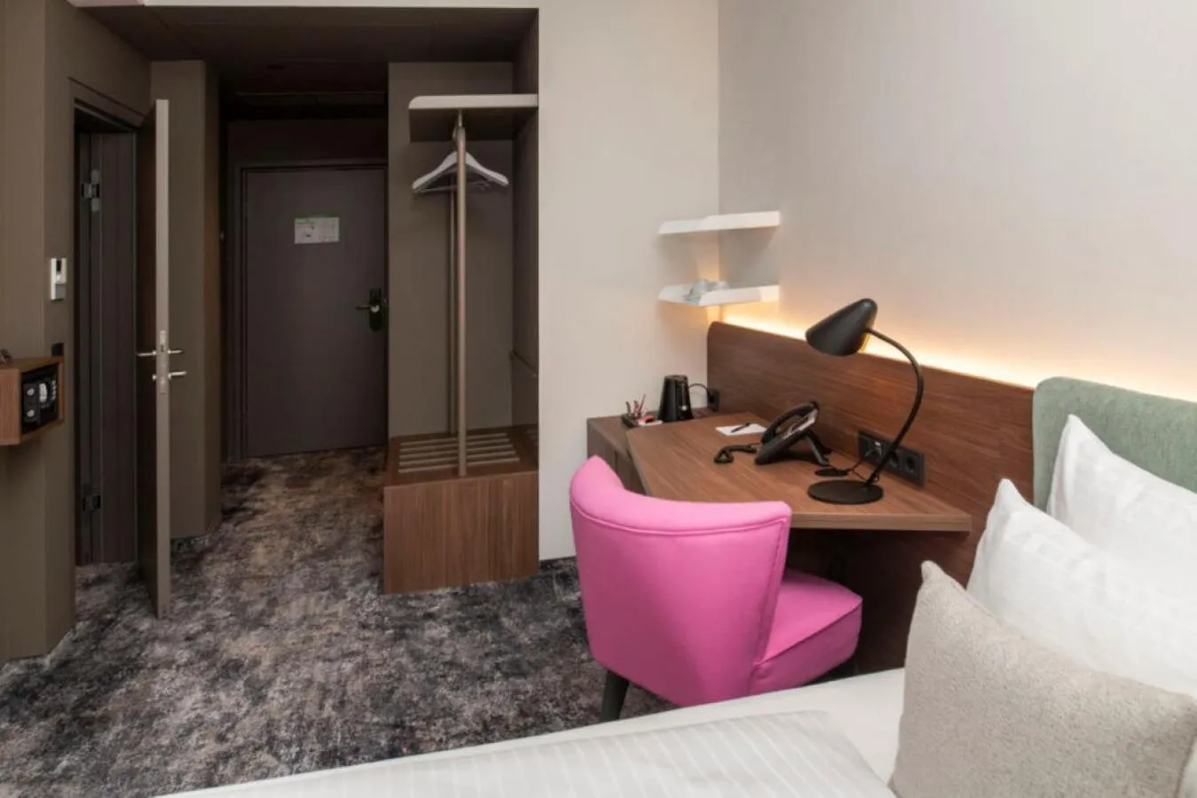 Photo of the whole room in Hotel Le Parc