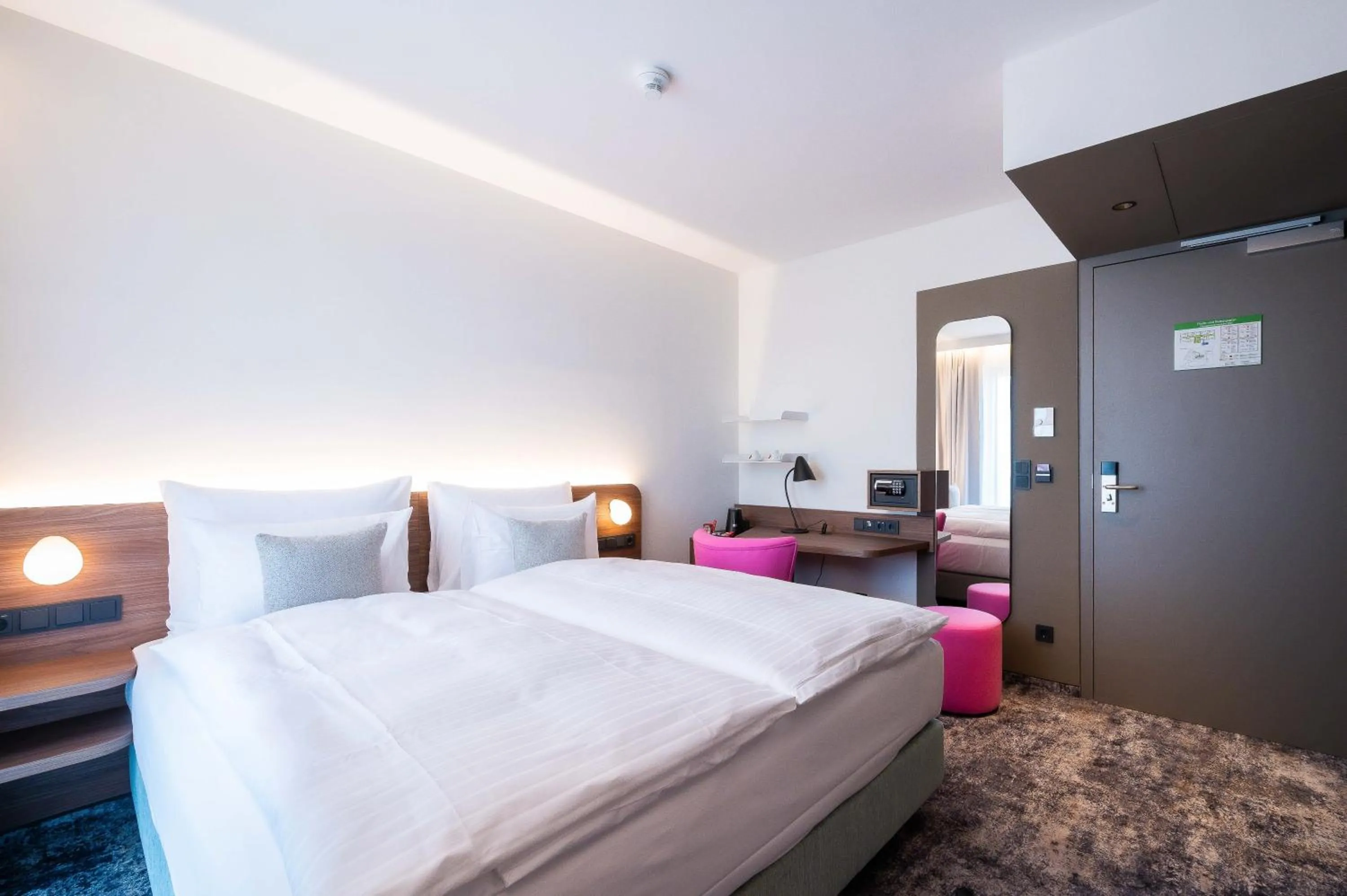 Photo of the whole room, Bed in Hotel Le Parc