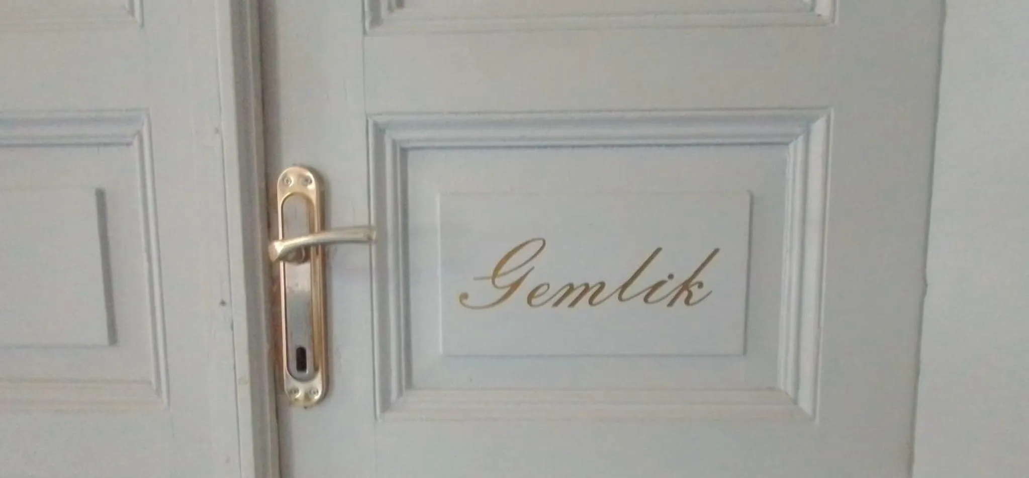 Text overlay in No16 Ada