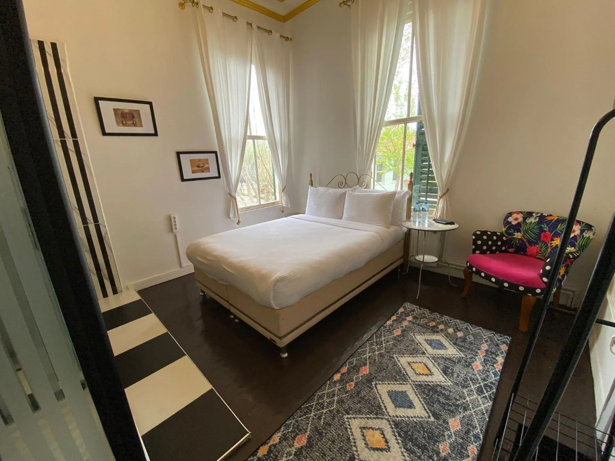 Photo of the whole room, Bed in No16 Ada