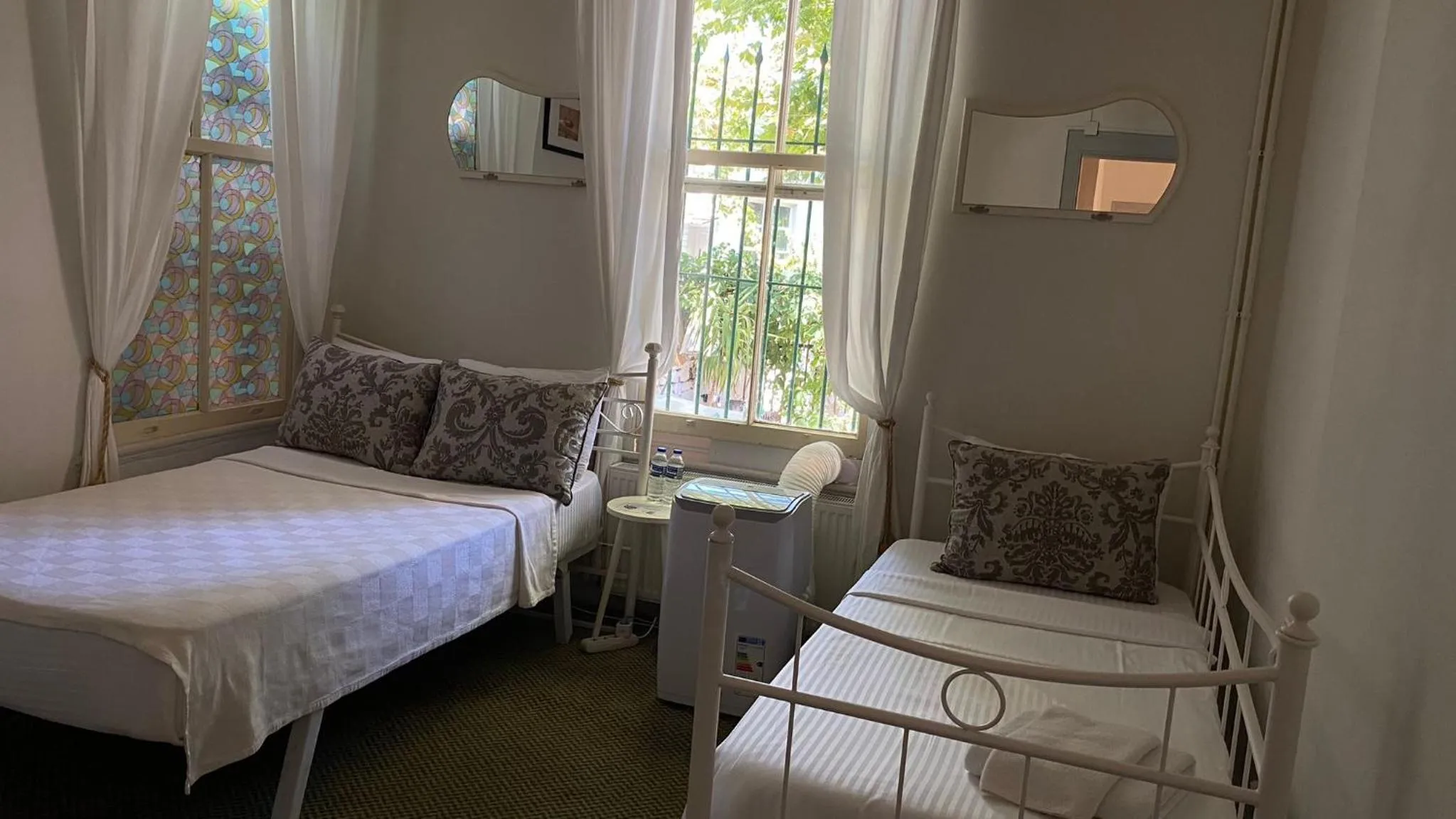 Bedroom, Bed in No16 Ada