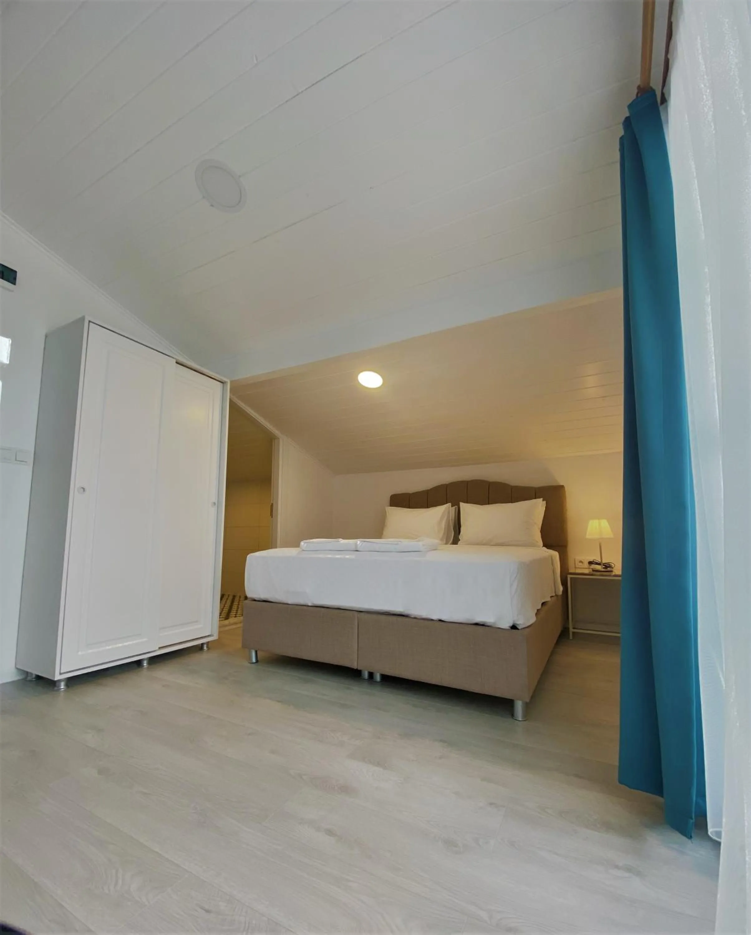 Photo of the whole room in Cunda Kordon Otel