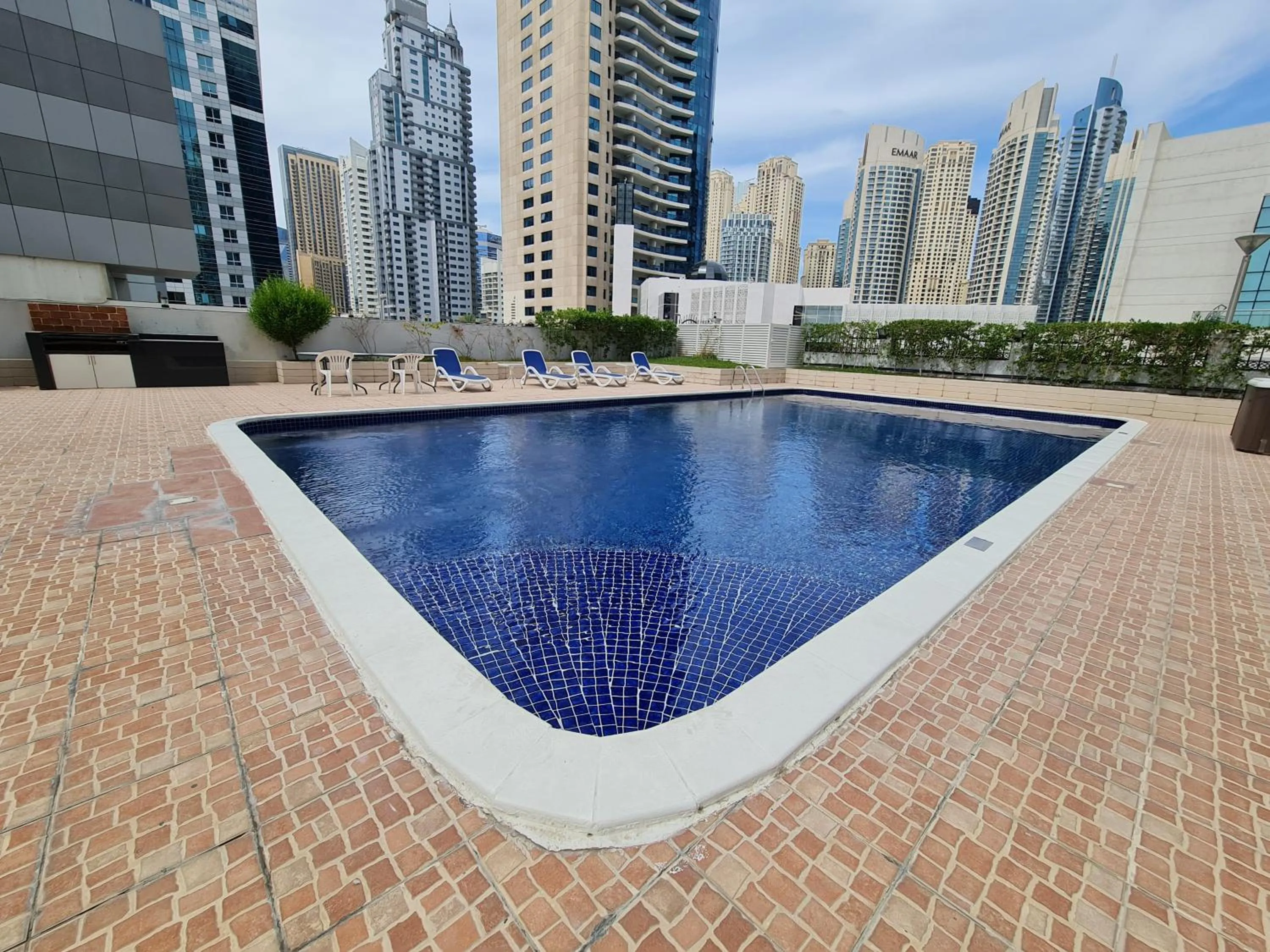 Property building in Marco Polo - Find your calm escape in Dubai Marina
