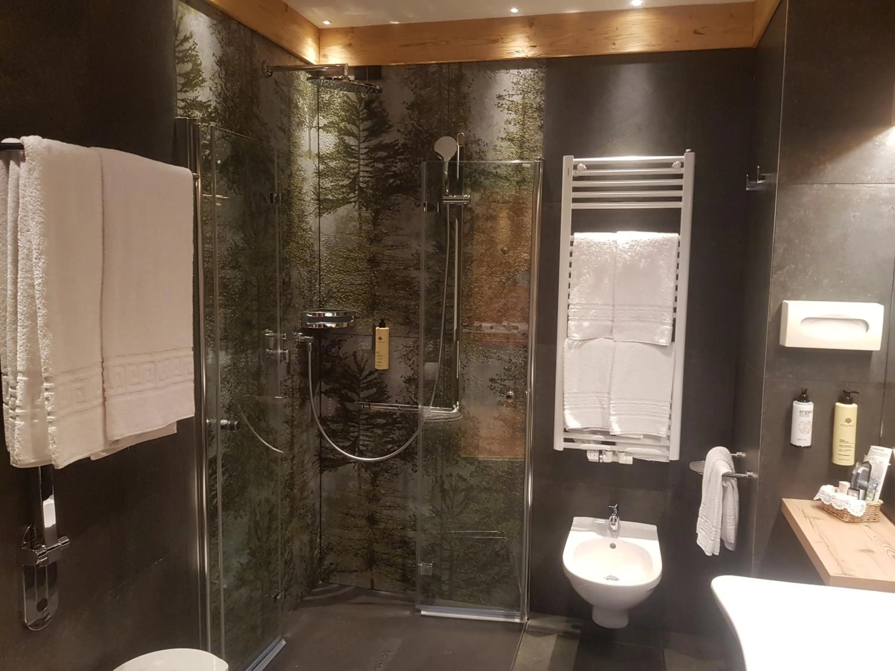 Bathroom in Hotel Columbia & Spa