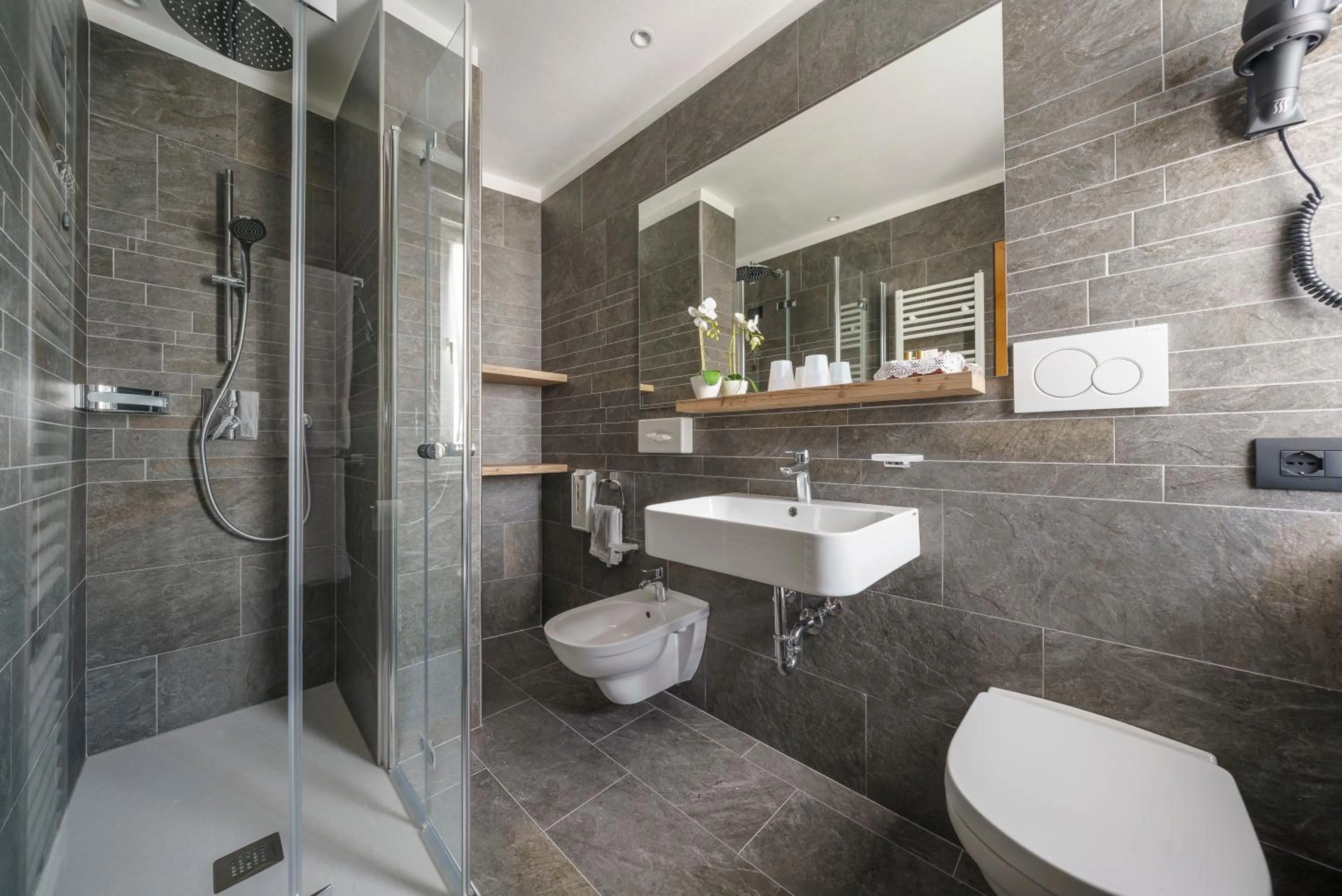 Shower in Hotel Columbia & Spa