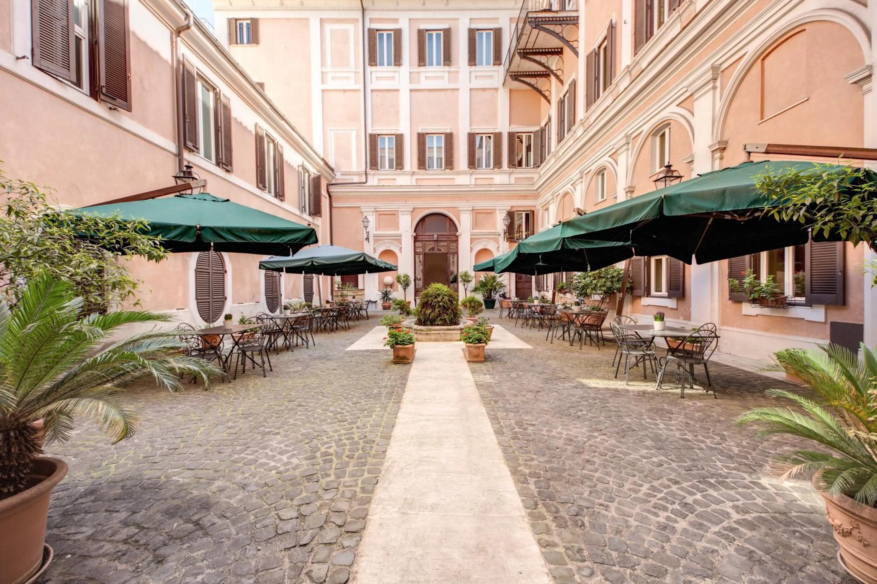 Patio in Relais Hotel Antico Palazzo Rospigliosi