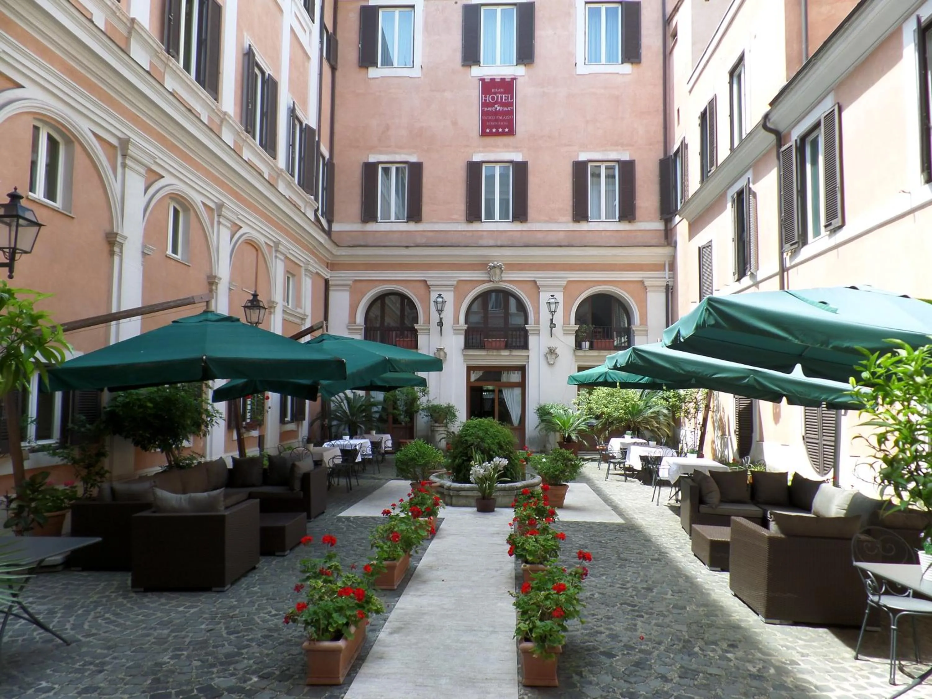 Patio in Relais Hotel Antico Palazzo Rospigliosi