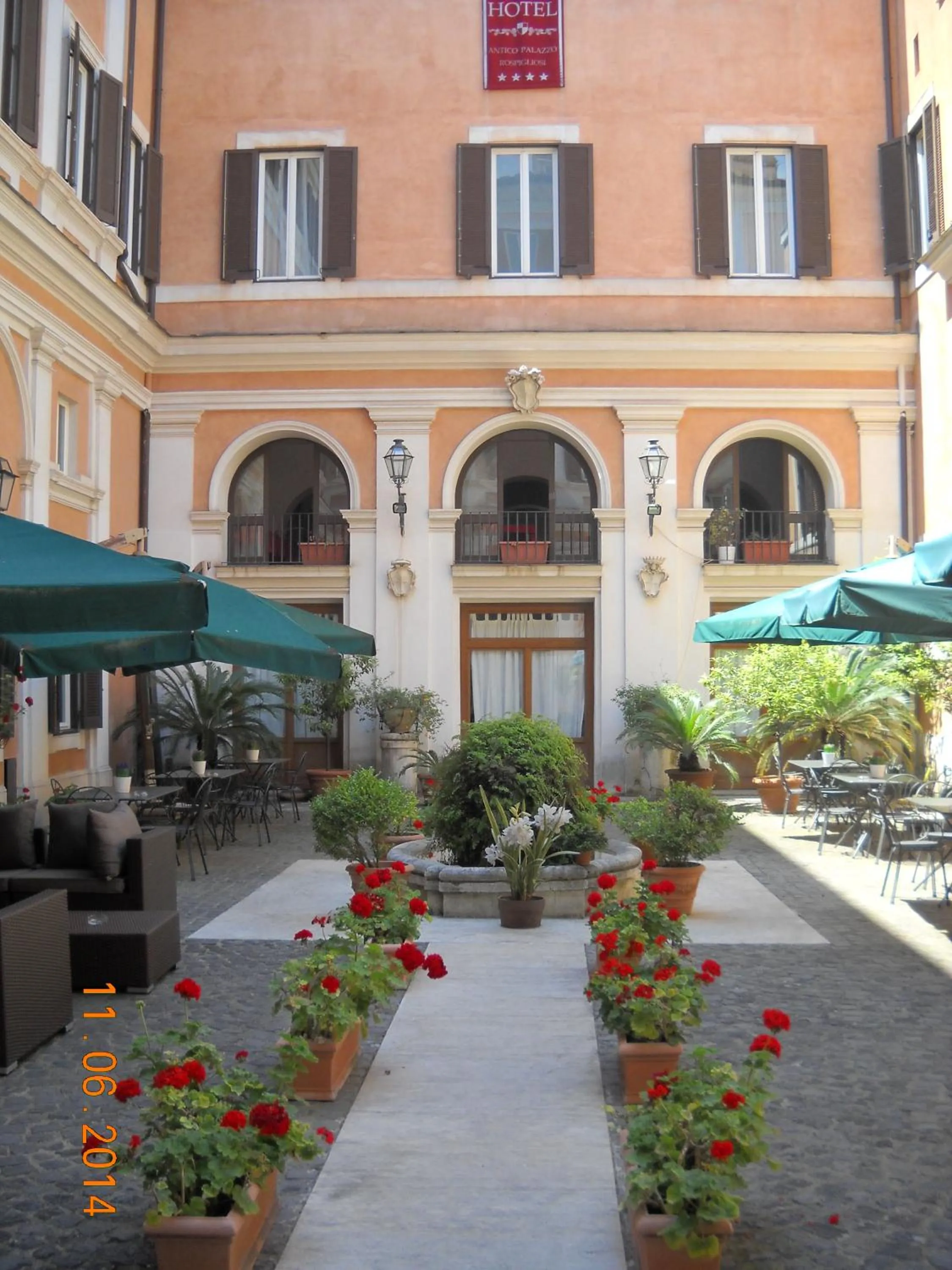 Patio in Relais Hotel Antico Palazzo Rospigliosi