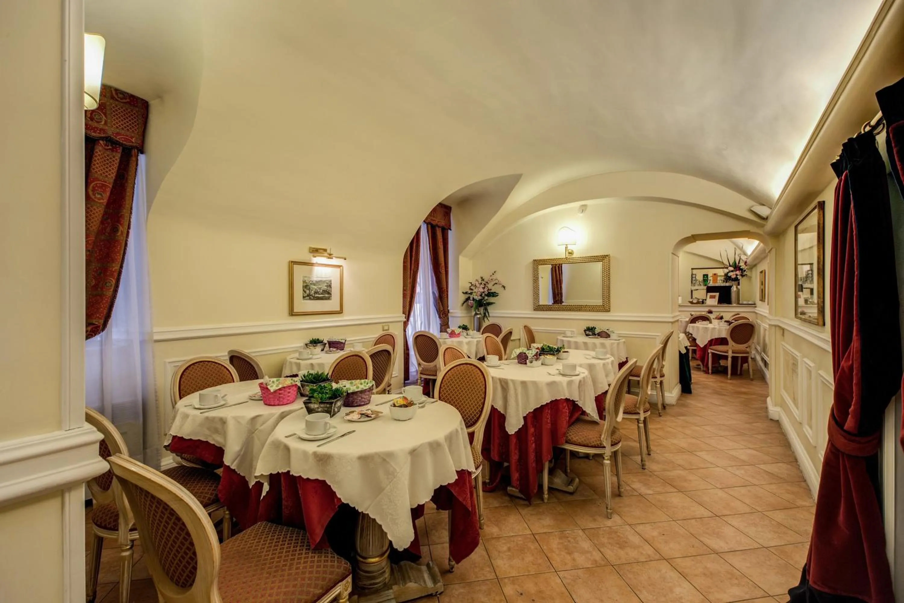Restaurant/places to eat in Relais Hotel Antico Palazzo Rospigliosi