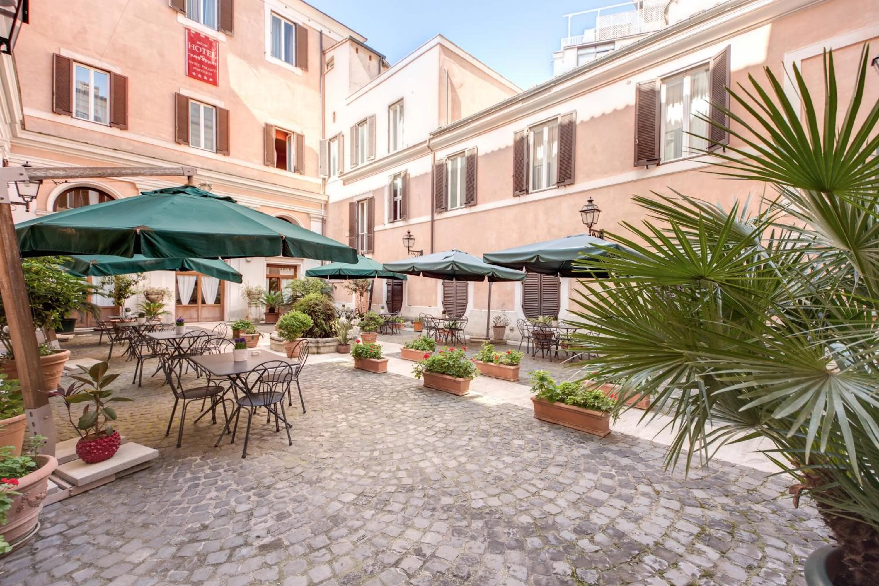 Patio in Relais Hotel Antico Palazzo Rospigliosi