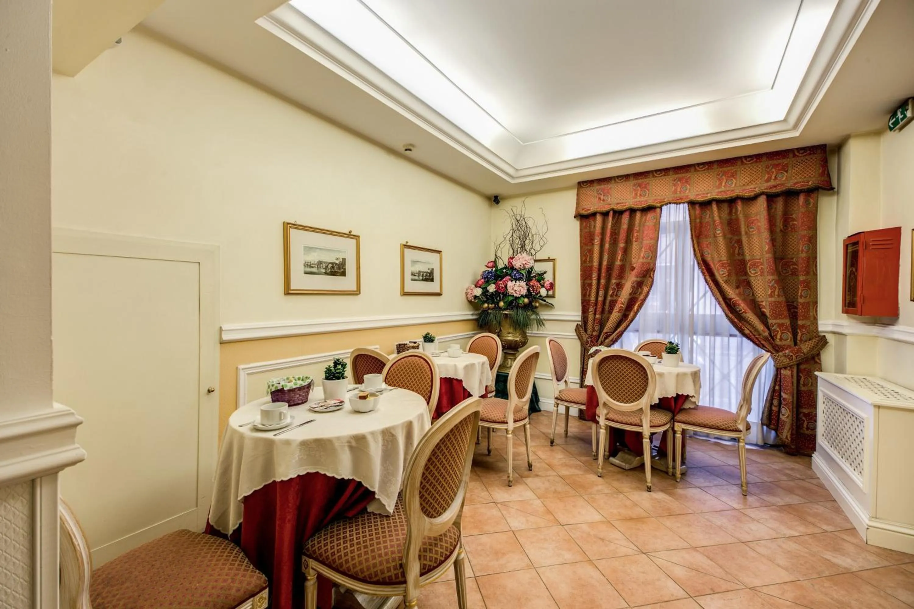 Restaurant/places to eat in Relais Hotel Antico Palazzo Rospigliosi