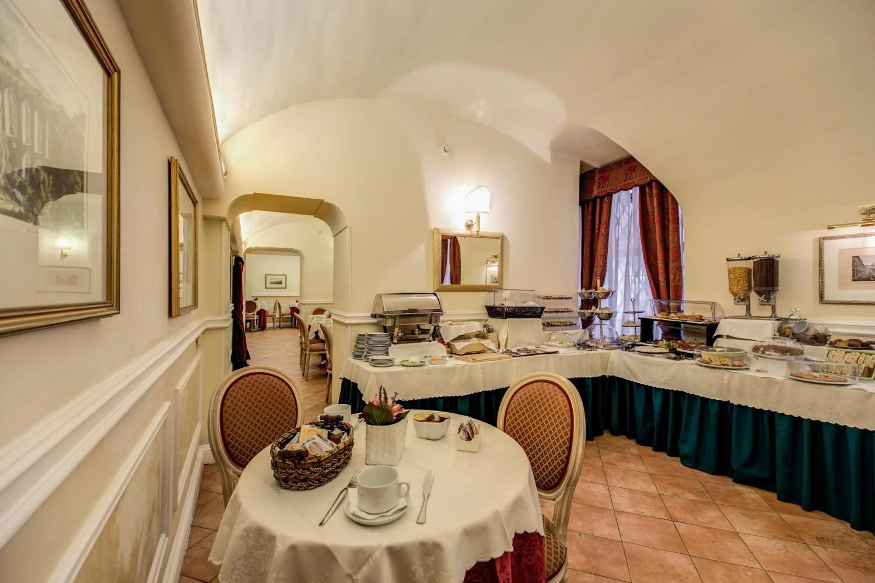 Restaurant/places to eat in Relais Hotel Antico Palazzo Rospigliosi