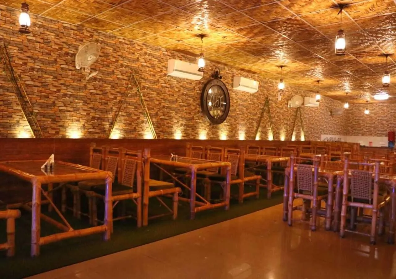 Restaurant/places to eat in Hotel Haveli Palace