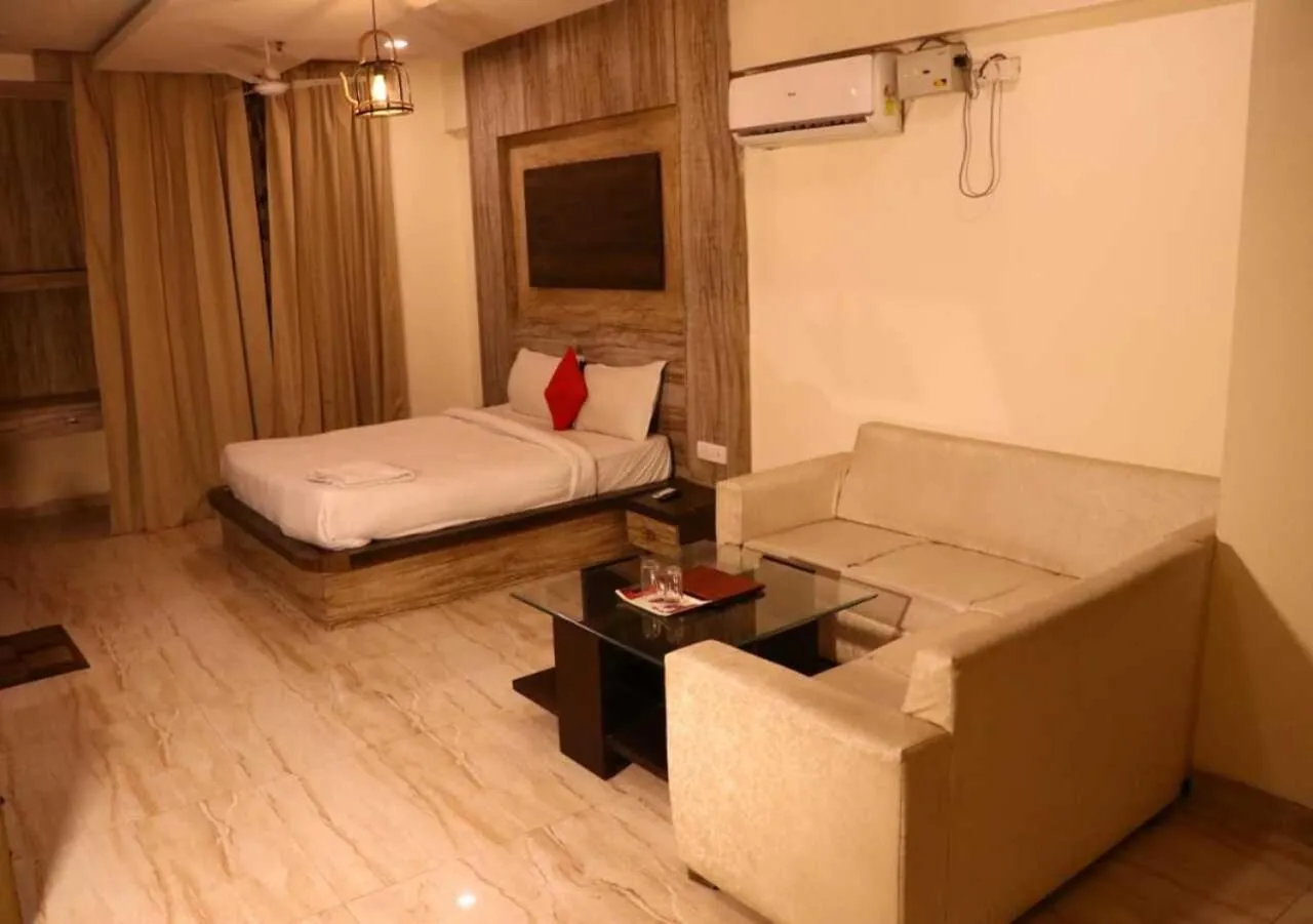 Dining area, Bed in Hotel Haveli Palace