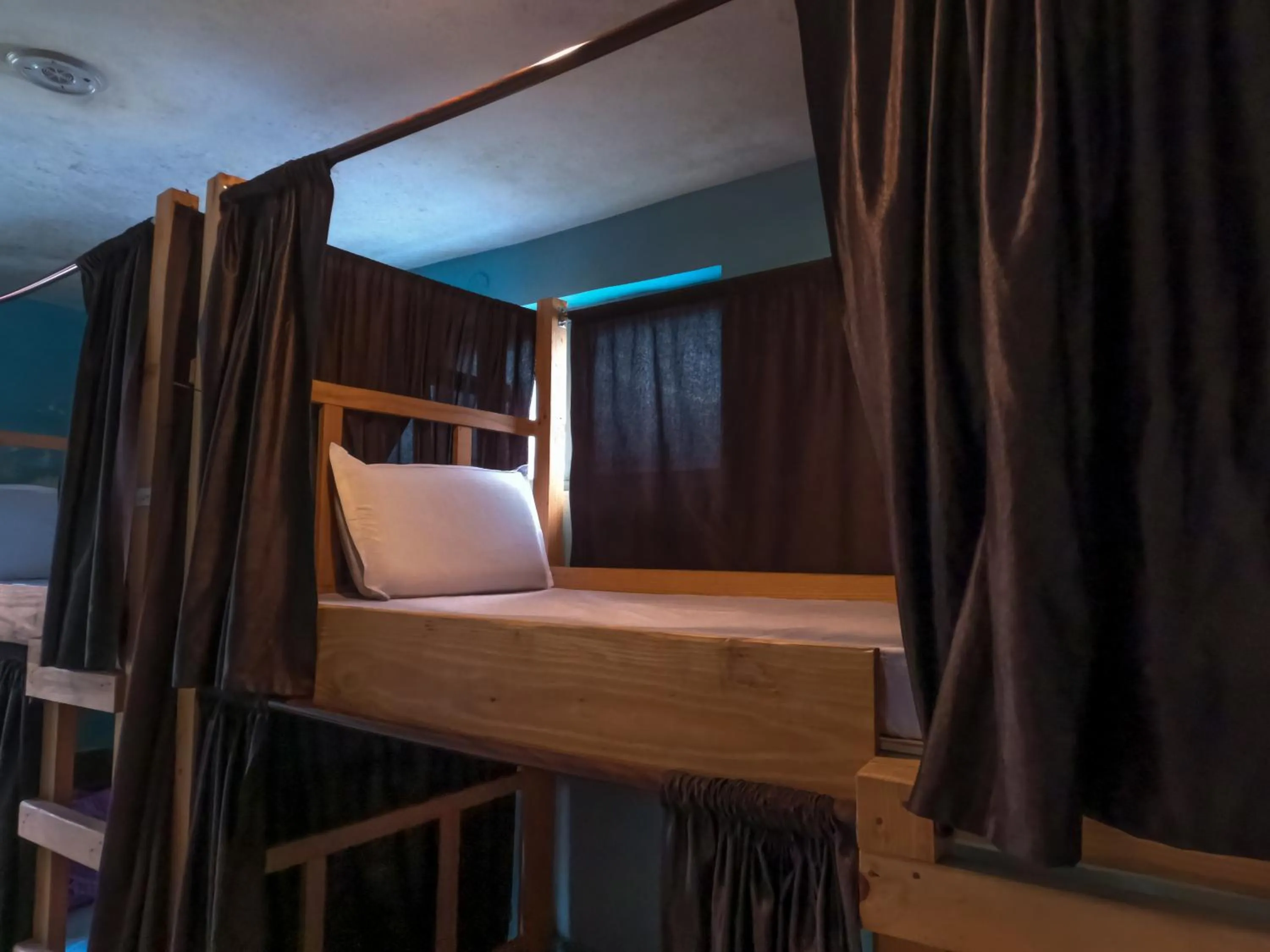 Bed in indian backpackers hostel