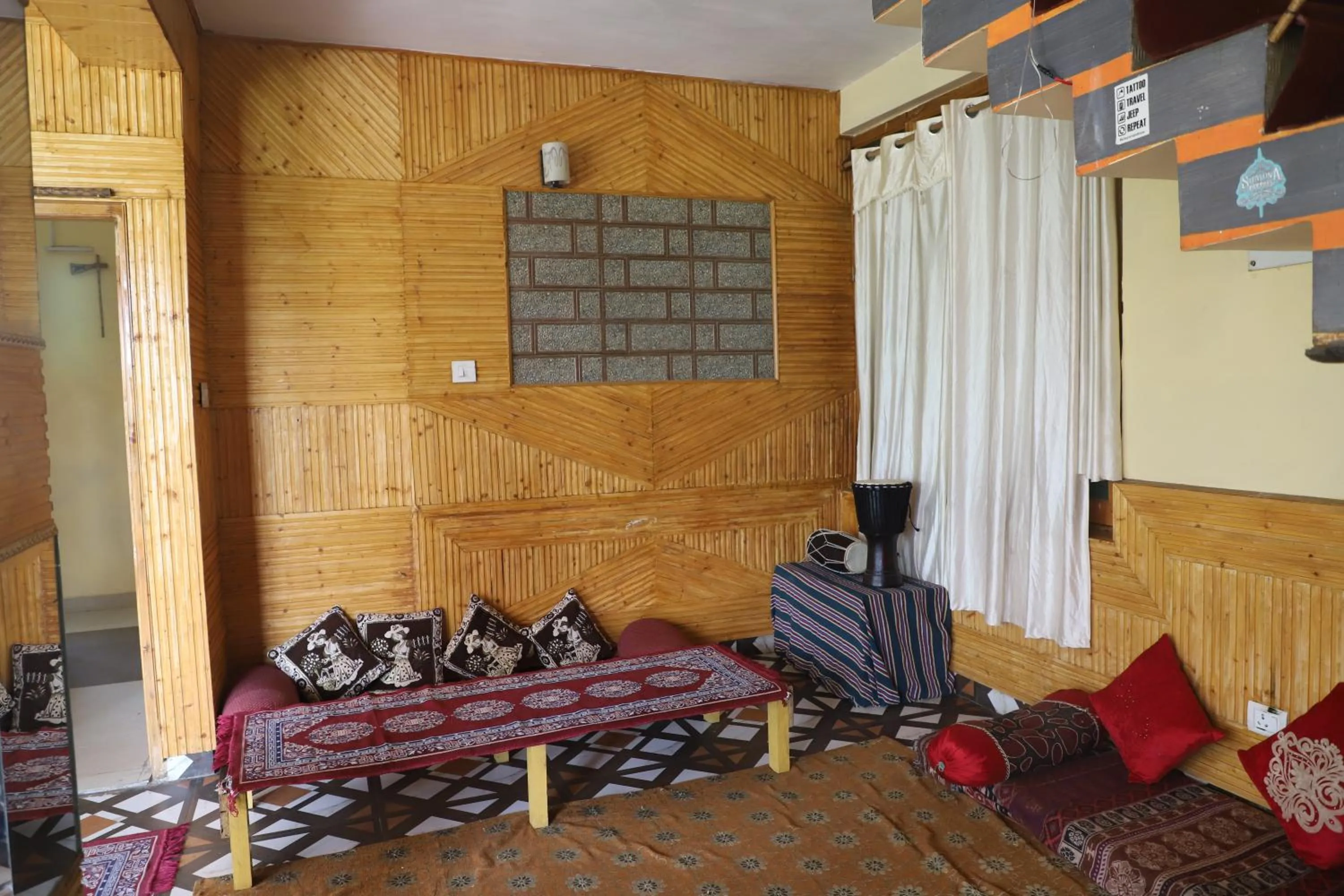 Lobby or reception in indian backpackers hostel