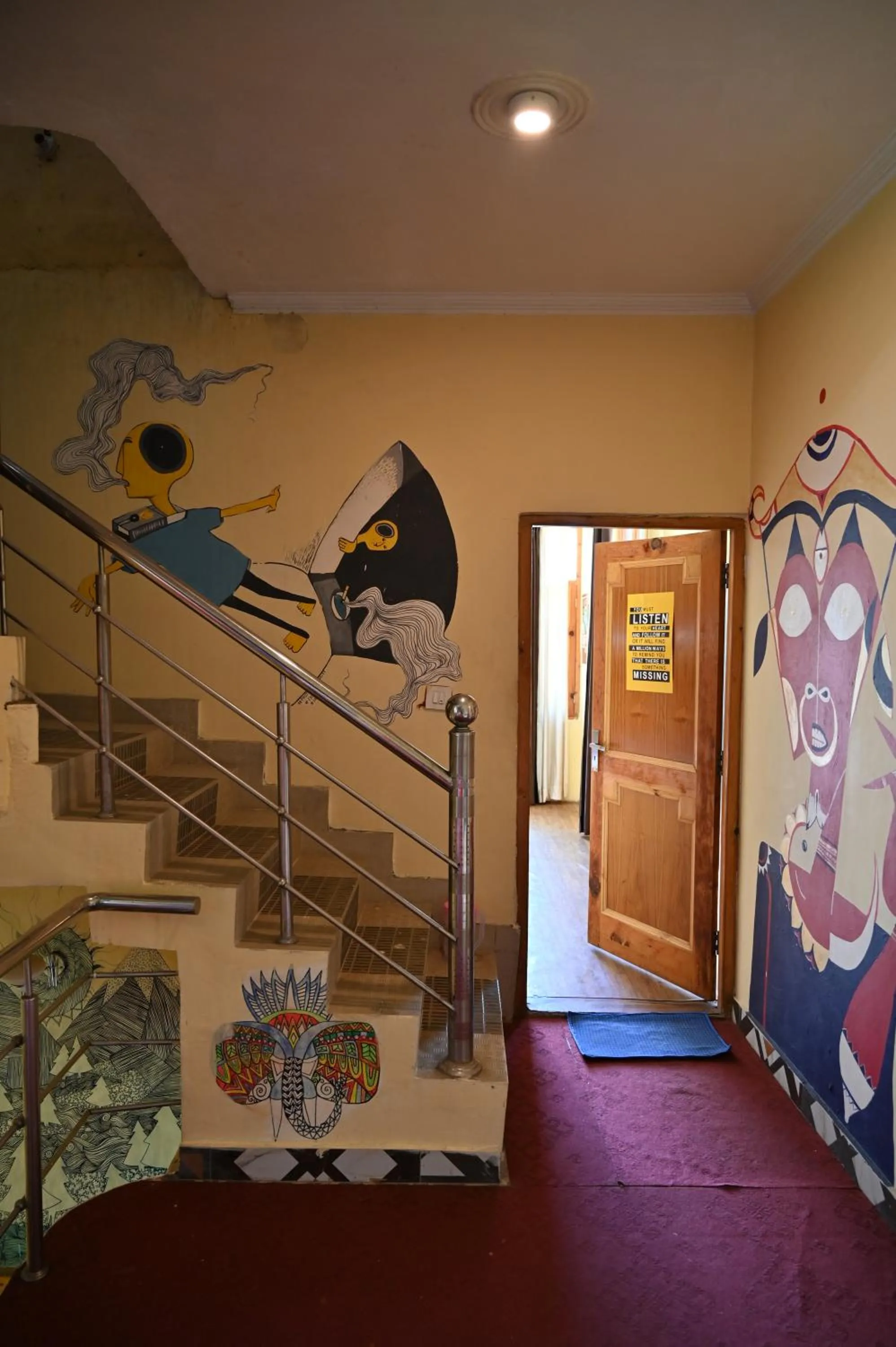 Lobby or reception in indian backpackers hostel