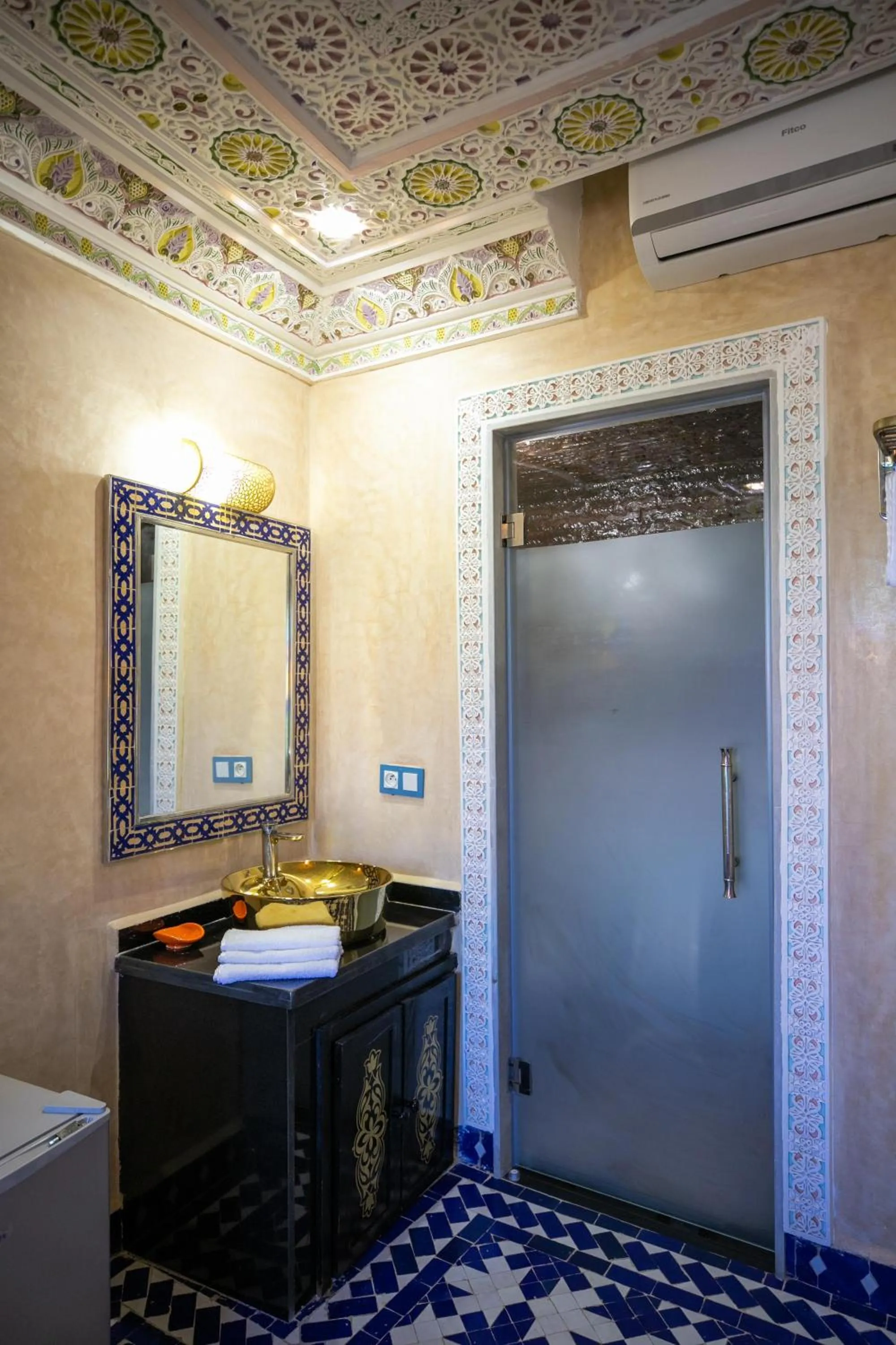 Bathroom in Hotel & Ryad DALILA