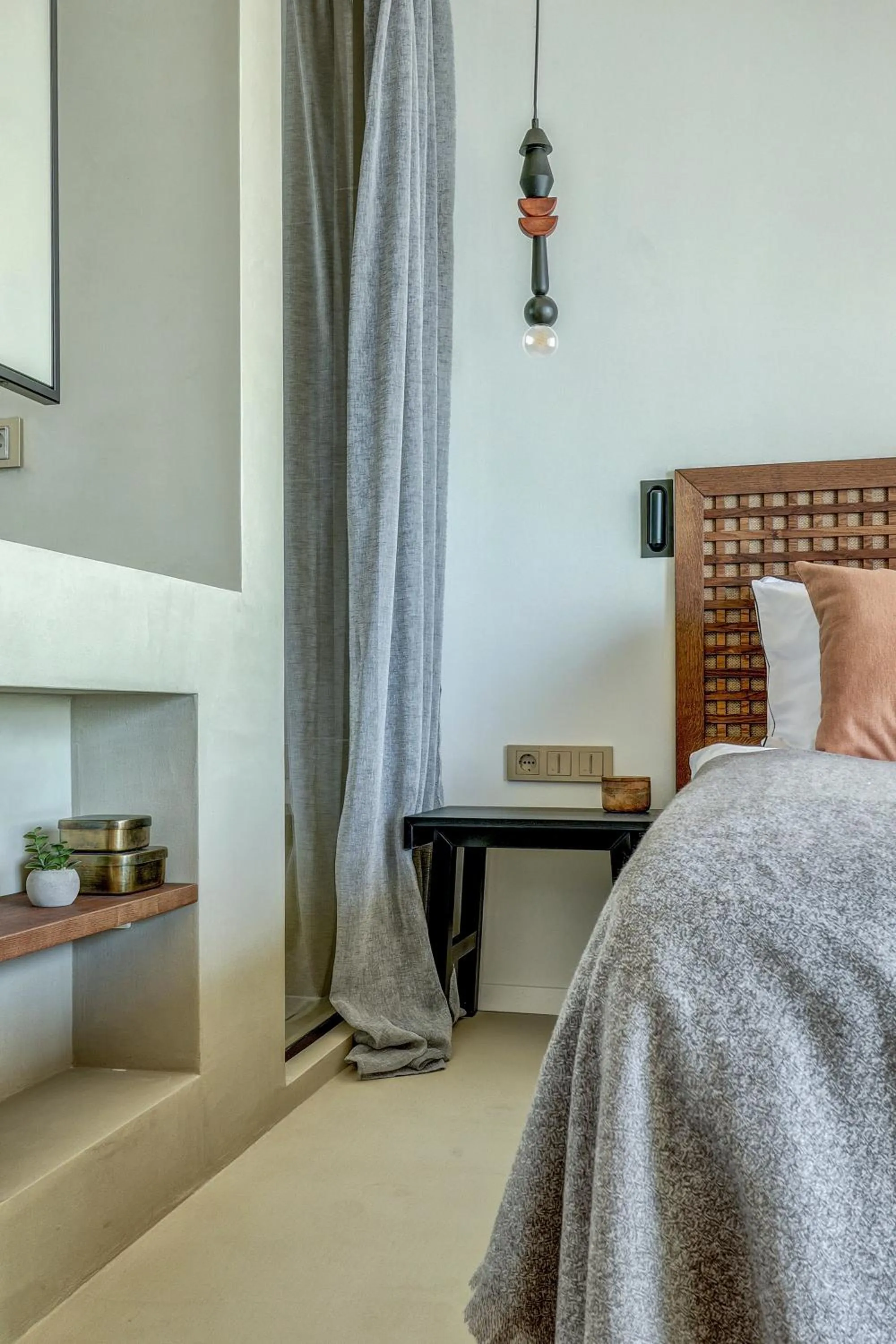 Bed in Umani Hotel - Free Beach - Free Parking