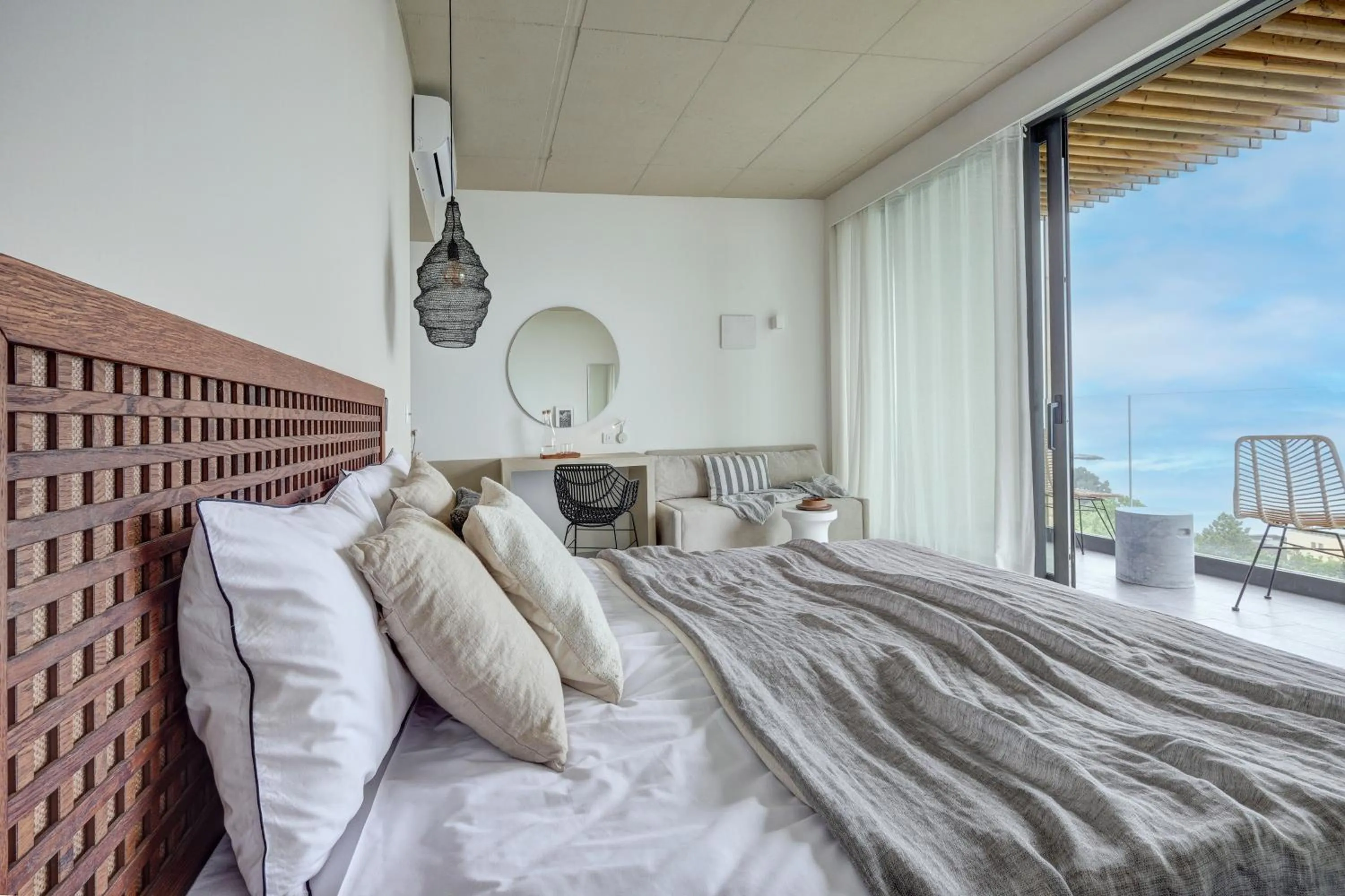 Bed in Umani Hotel - Free Beach - Free Parking