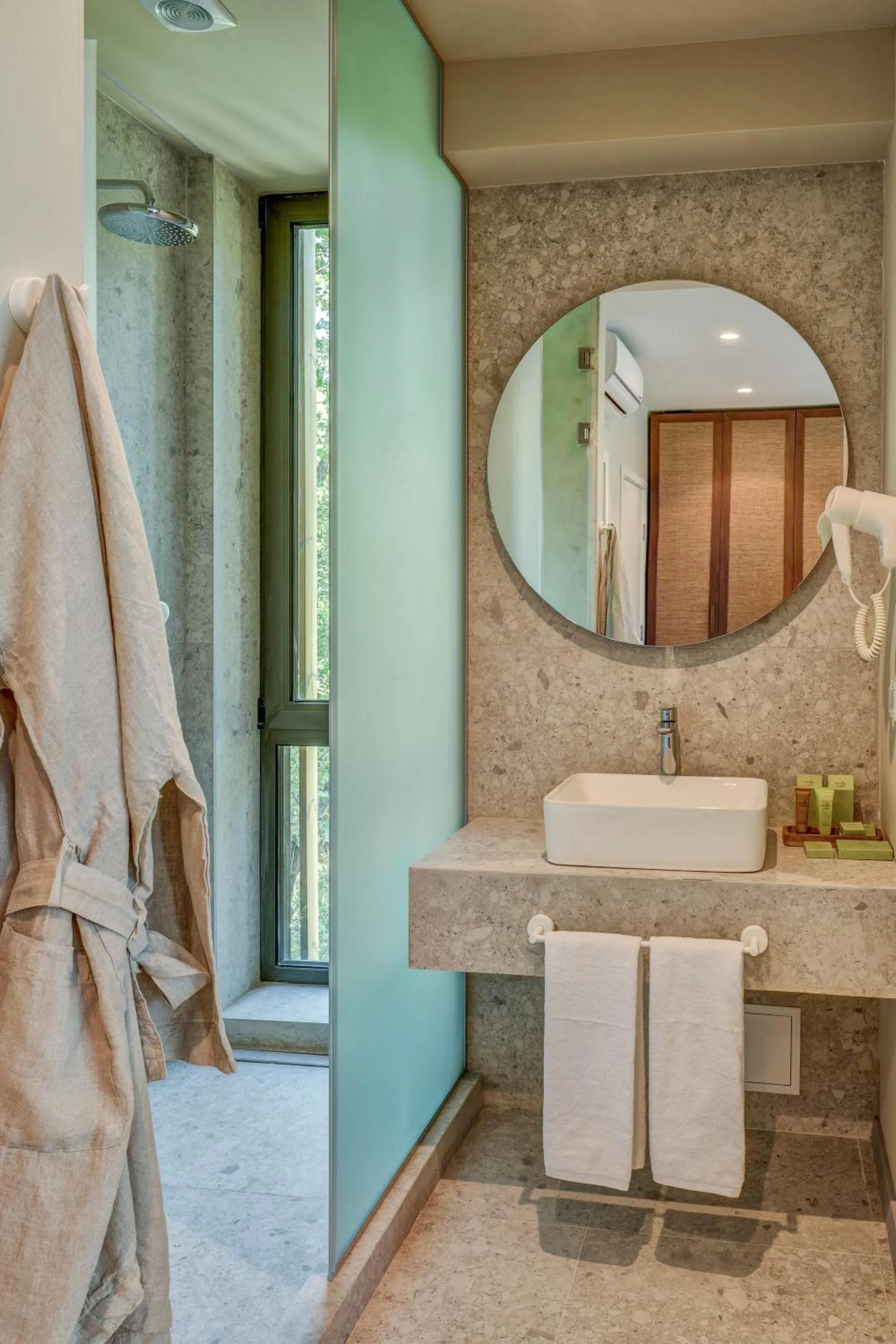 Bathroom in Umani Hotel - Free Beach - Free Parking