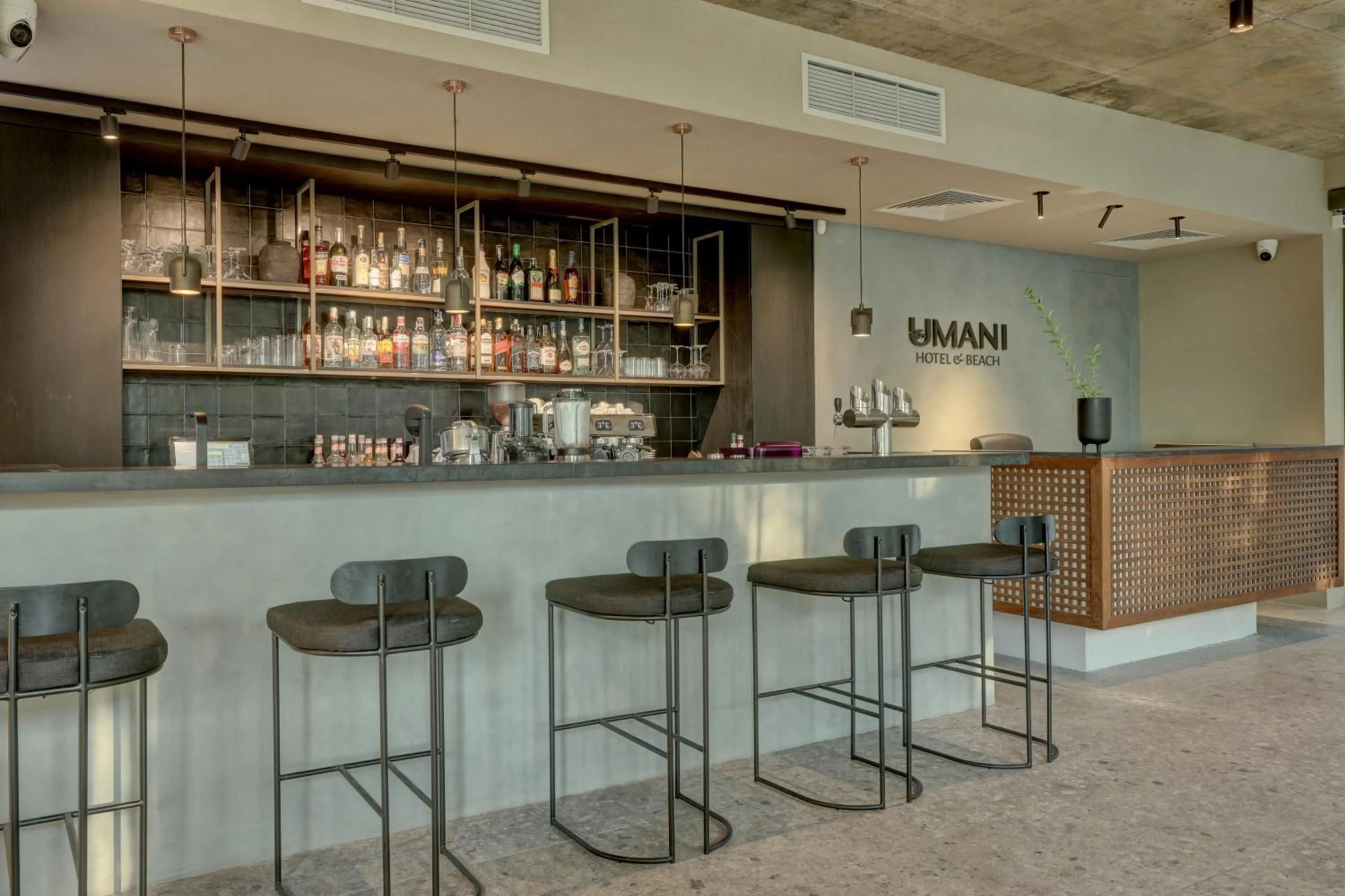 Lobby or reception in Umani Hotel - Free Beach - Free Parking