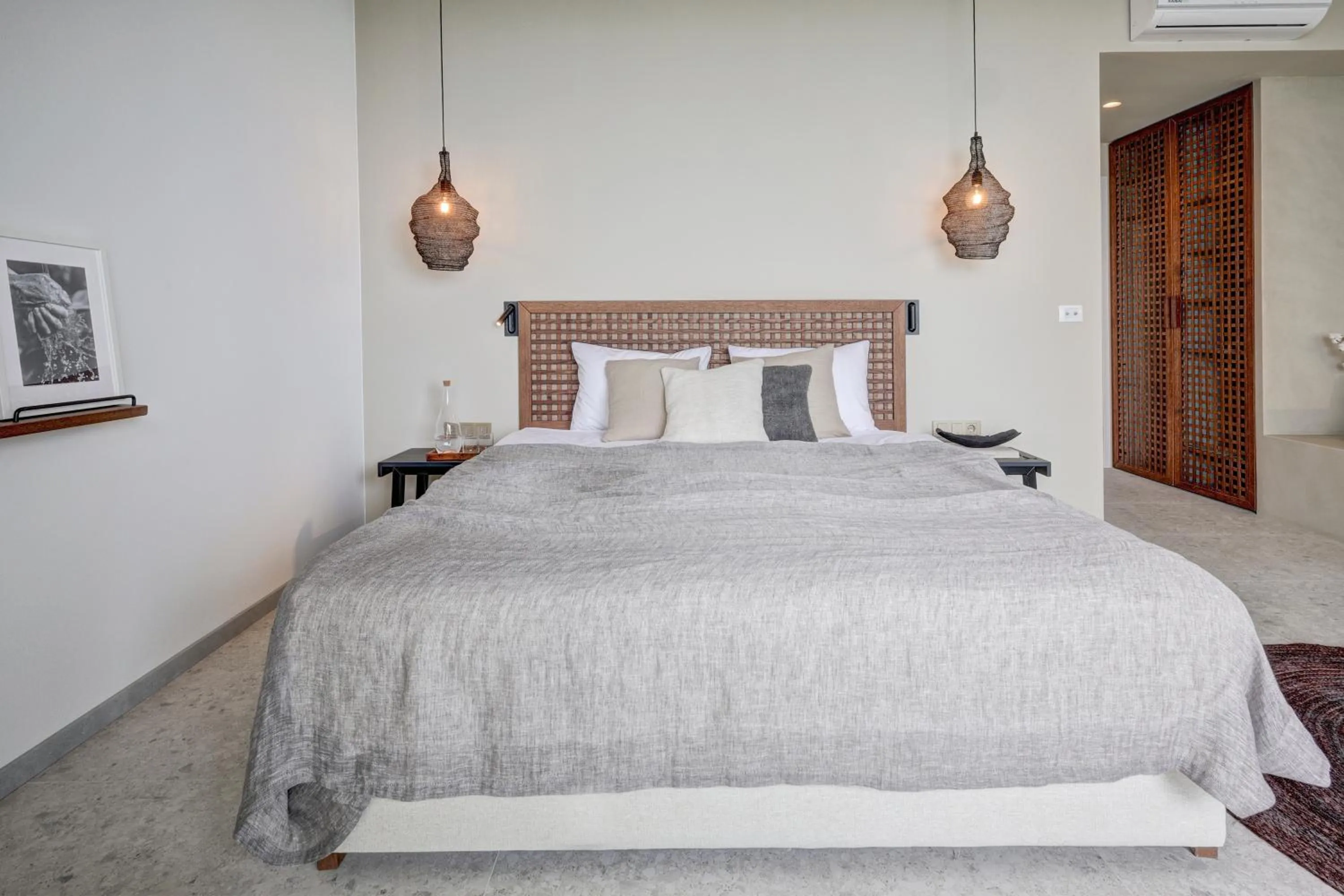 Bed in Umani Hotel - Free Beach - Free Parking