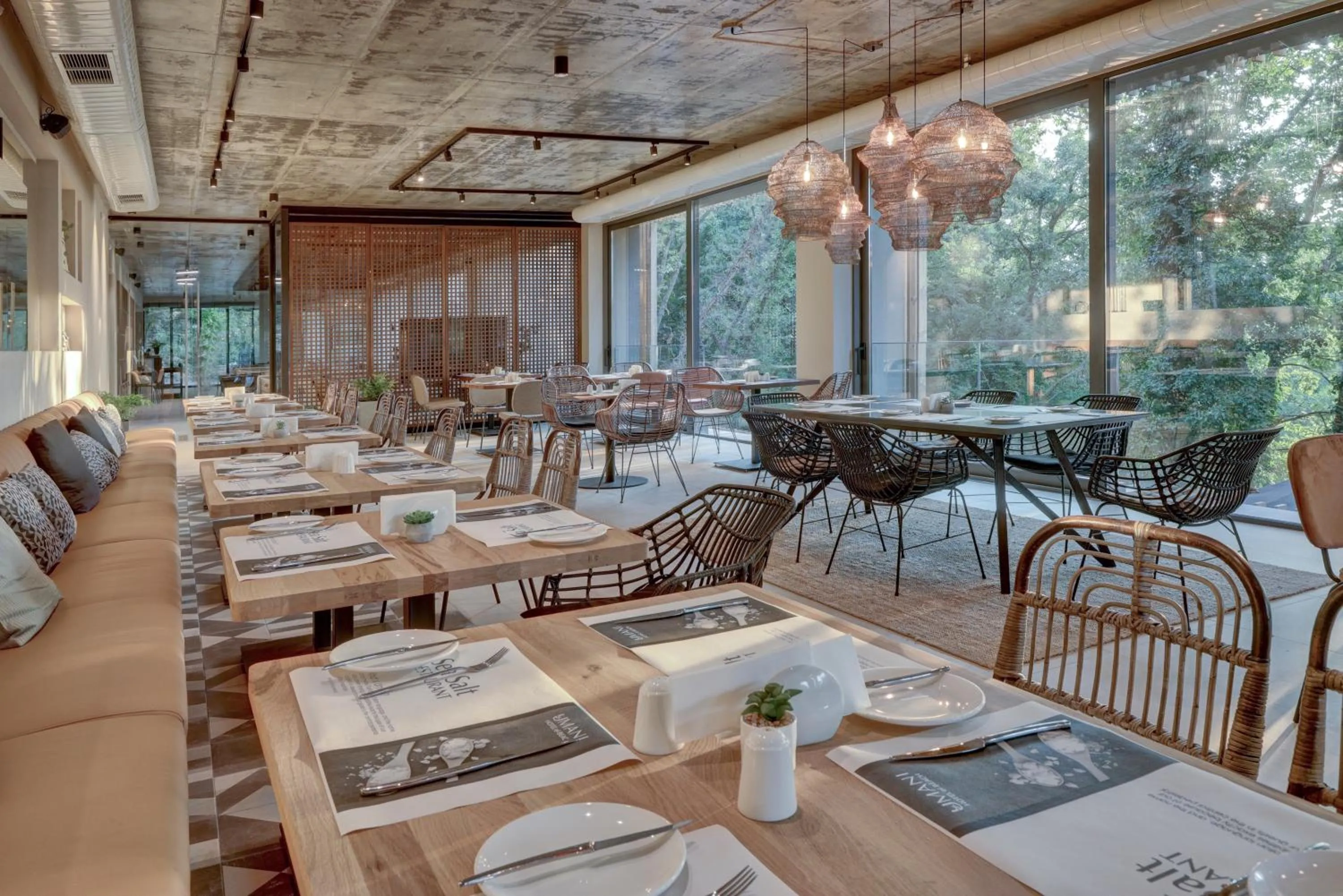 Restaurant/places to eat in Umani Hotel - Free Beach - Free Parking