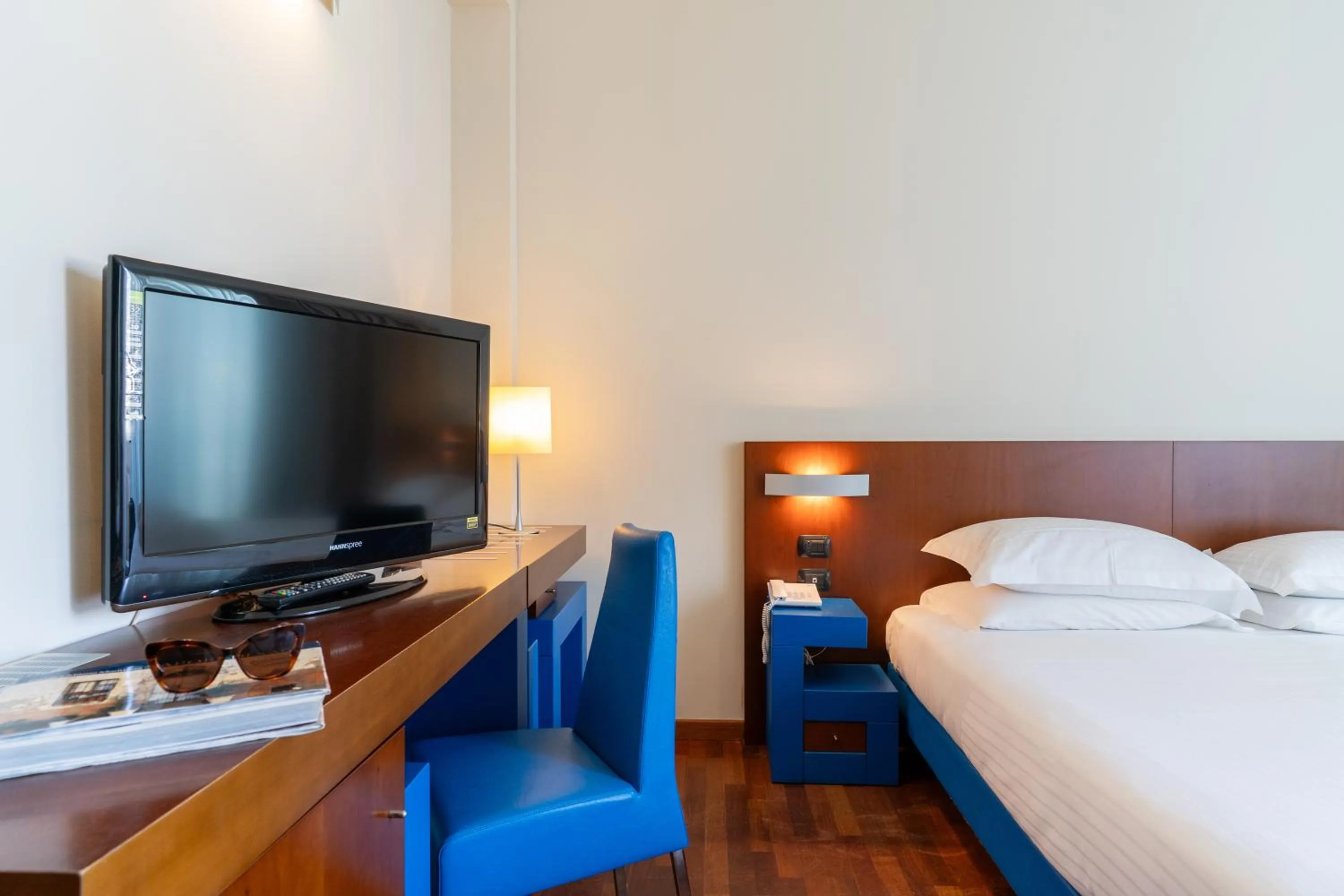 TV and multimedia, Bed in Hotel Balance