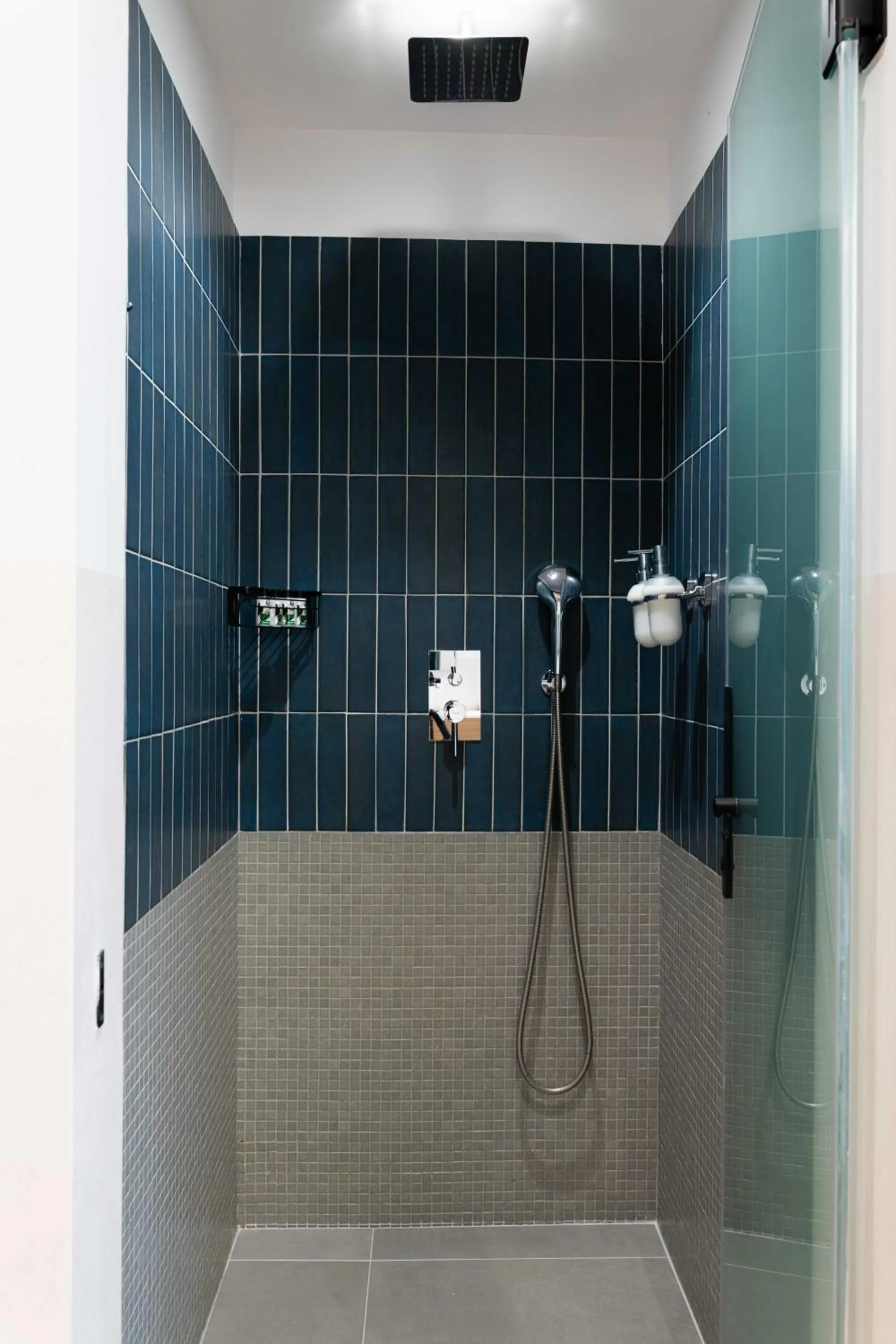 Shower in PAREA Athens