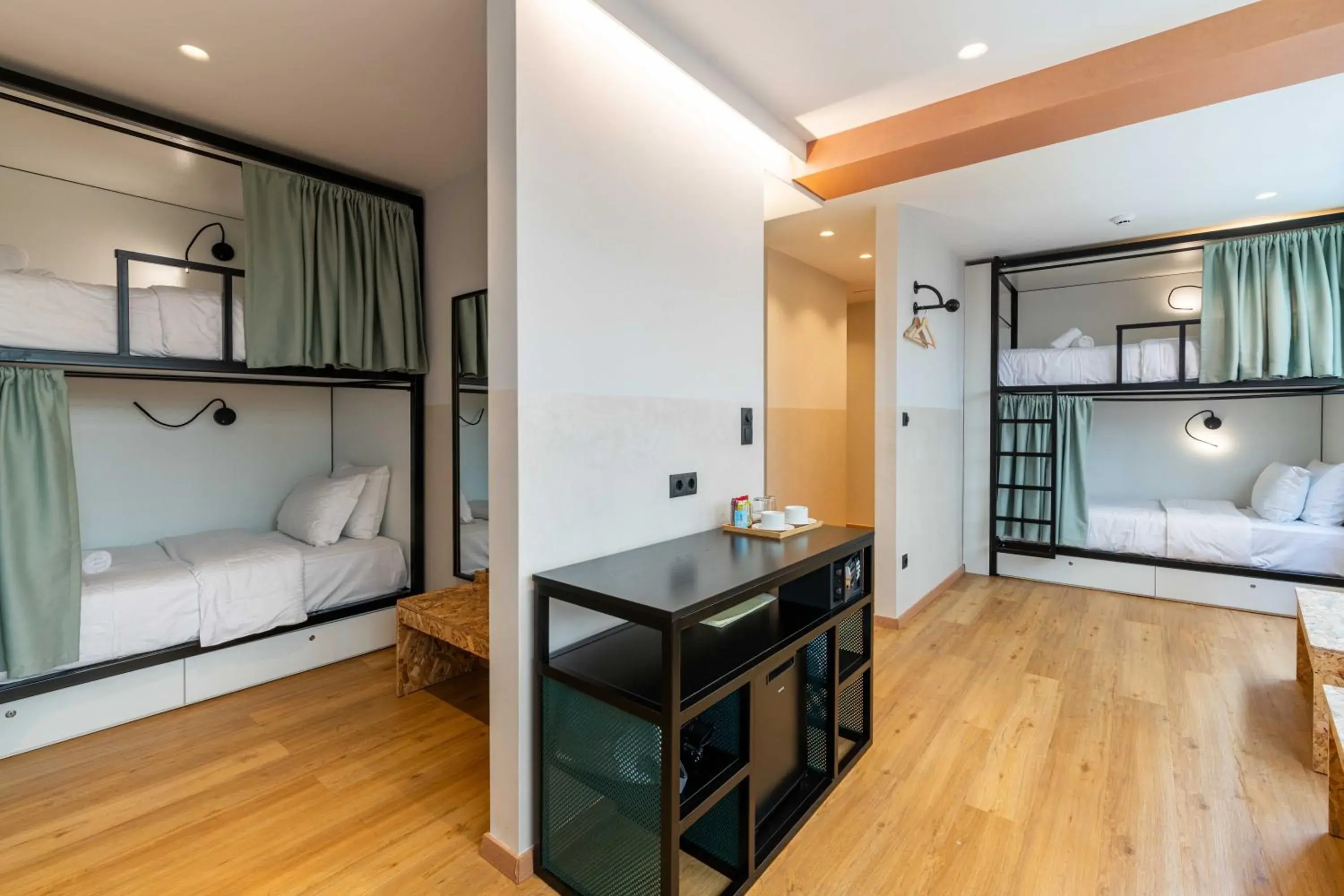 Economy Quadruple Room in PAREA Athens Economy Quadruple Room in PAREA Athens