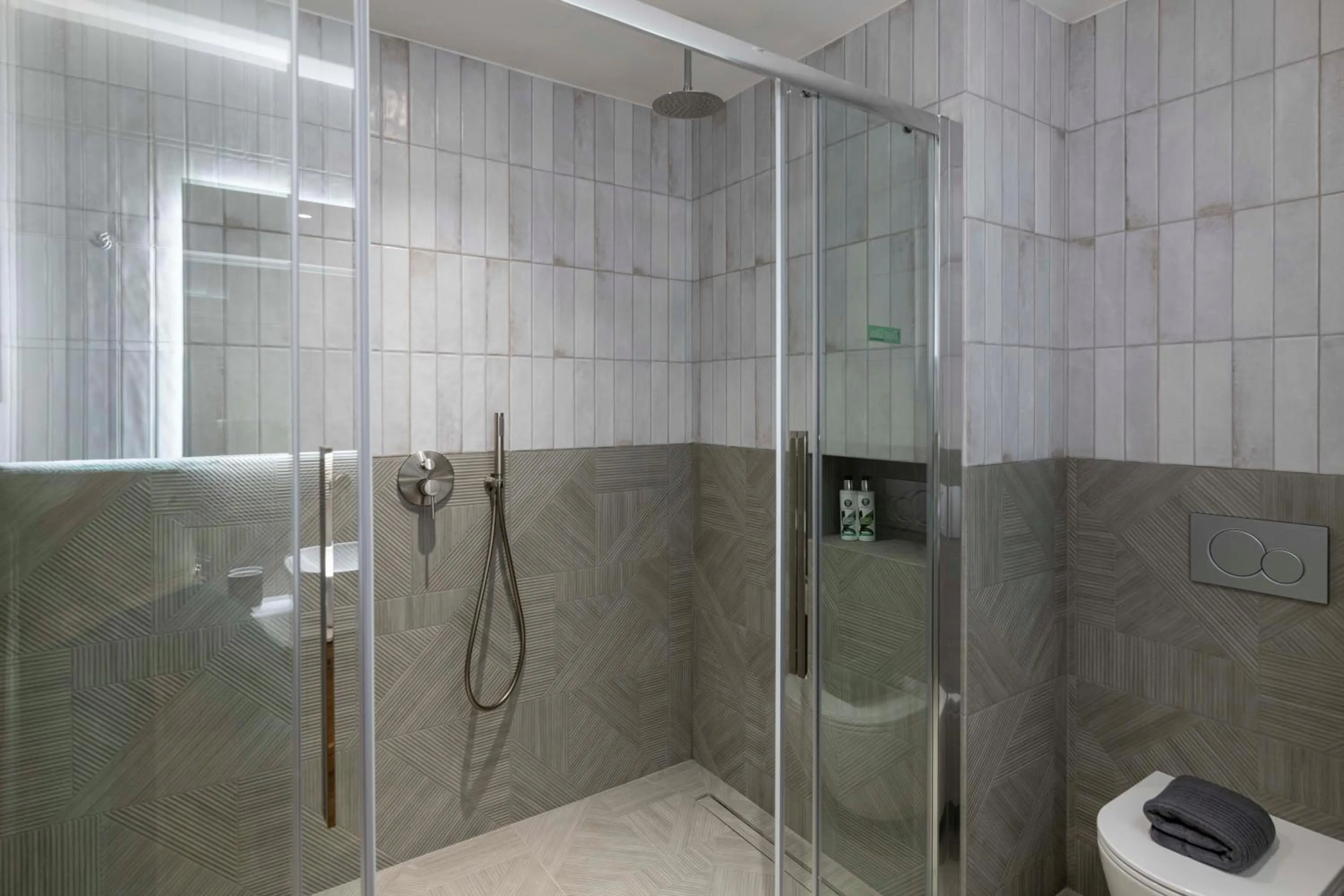 Shower in PAREA Athens