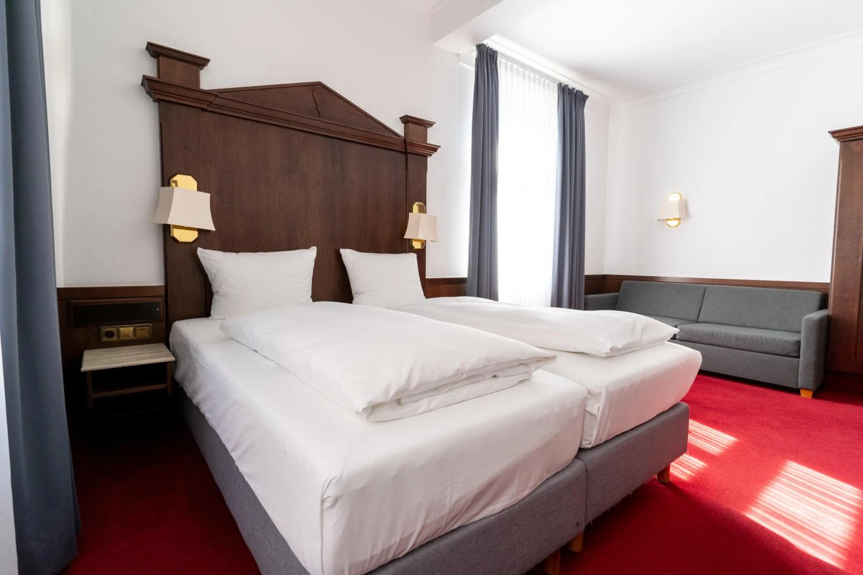 Bed in Hotel zum Ritter St Georg - Oldest Residential Building in Heidelberg since 1592