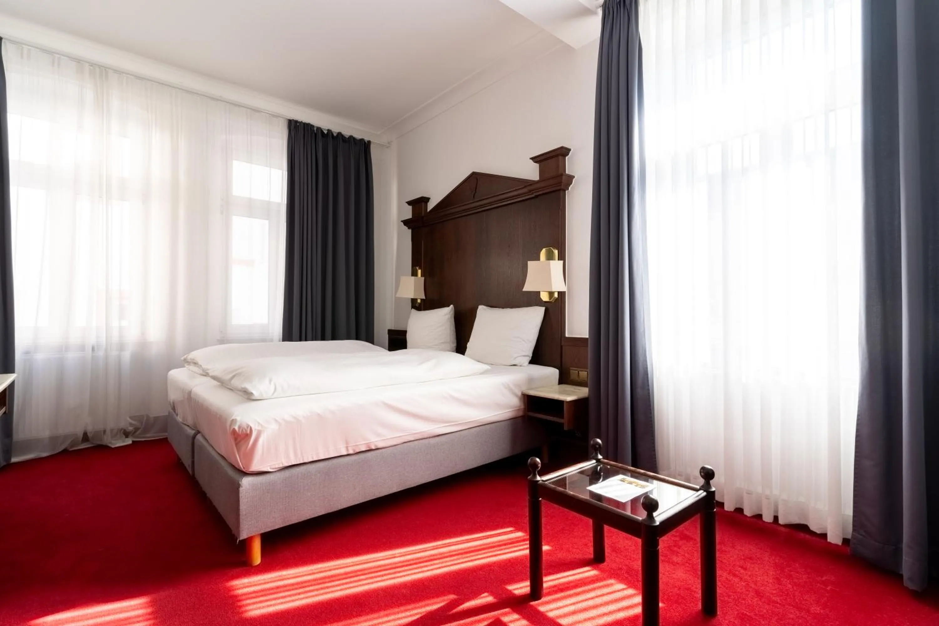 Bed in Hotel zum Ritter St Georg - Oldest Residential Building in Heidelberg since 1592