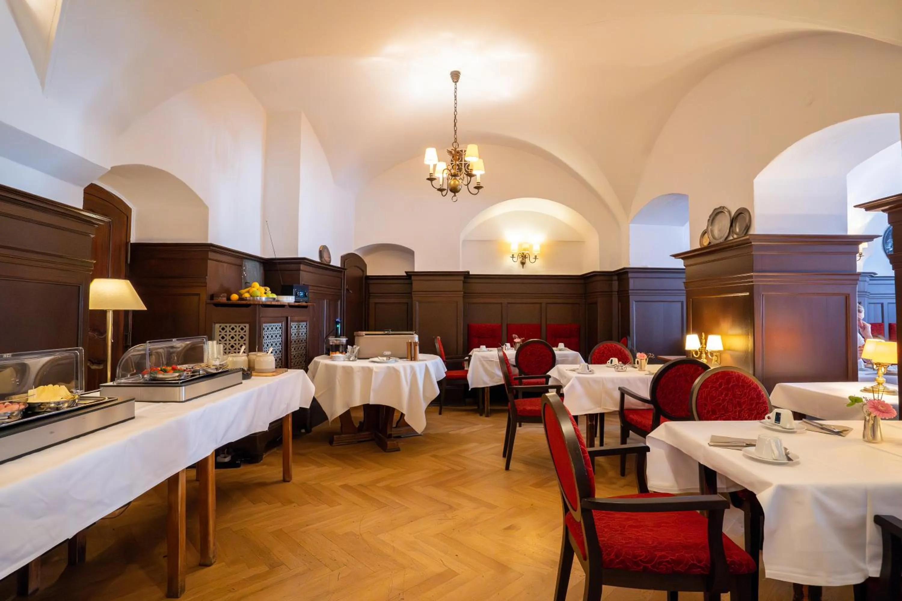 Restaurant/places to eat in Hotel zum Ritter St Georg - Oldest Residential Building in Heidelberg since 1592