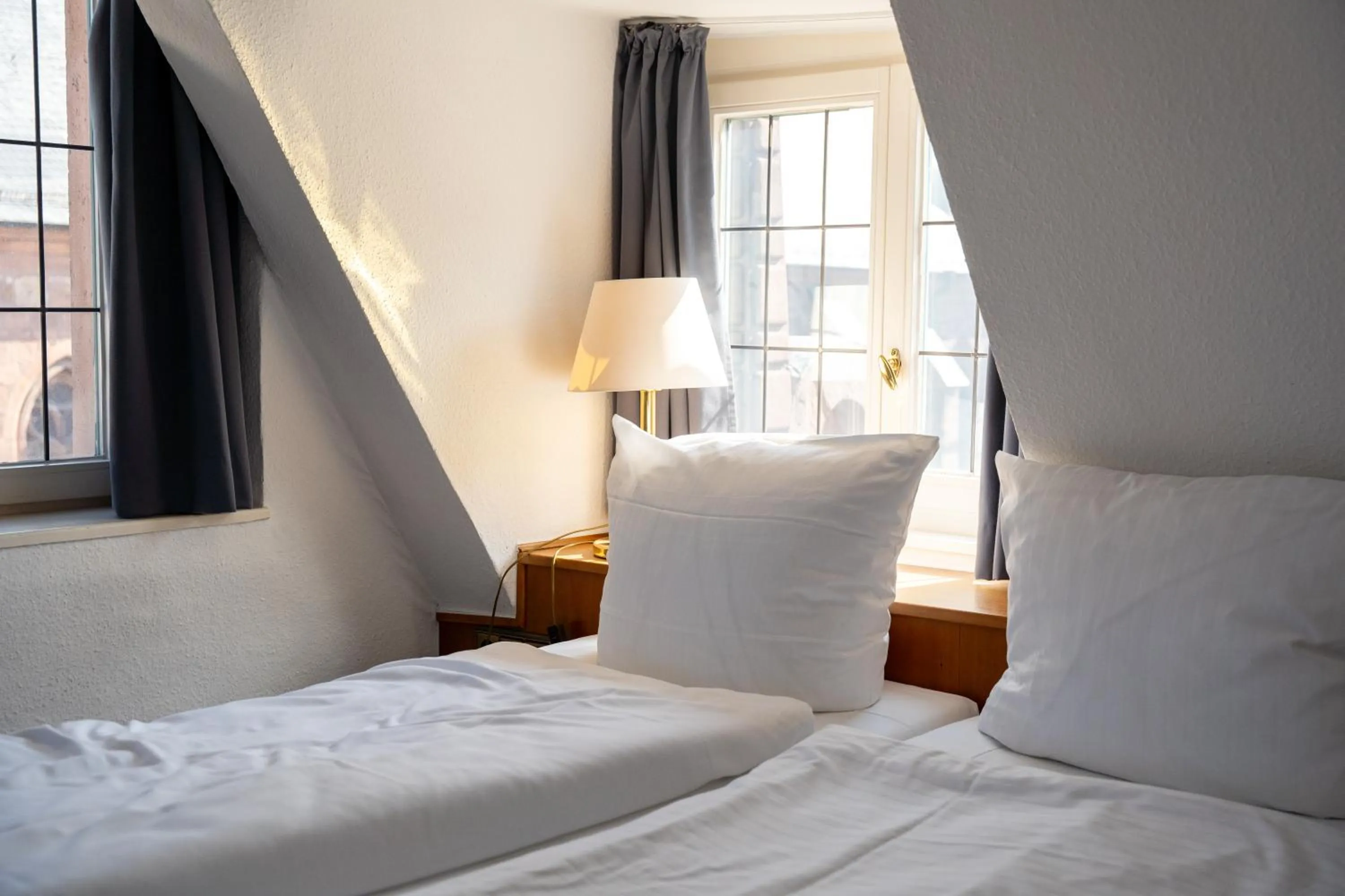 Bed in Hotel zum Ritter St Georg - Oldest Residential Building in Heidelberg since 1592
