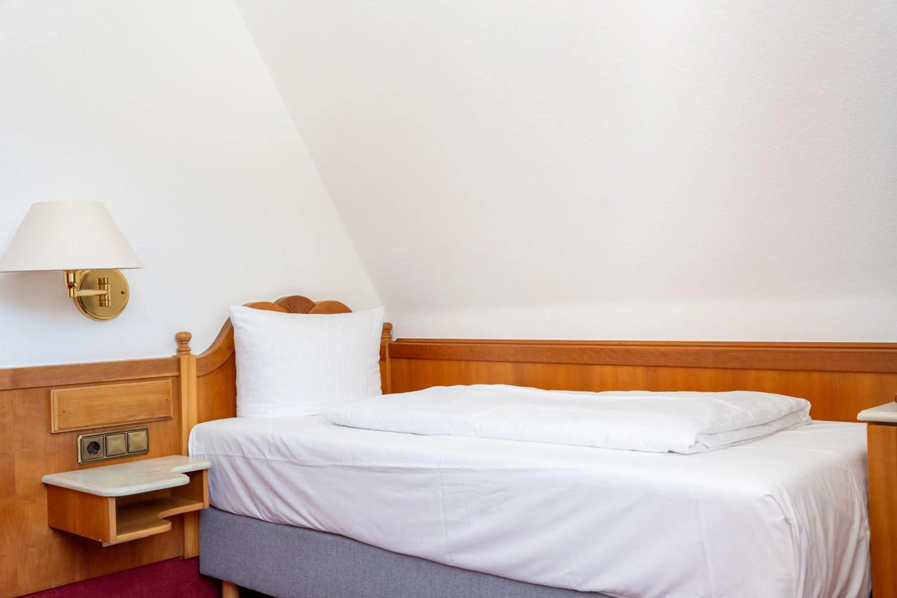 Bed in Hotel zum Ritter St Georg - Oldest Residential Building in Heidelberg since 1592