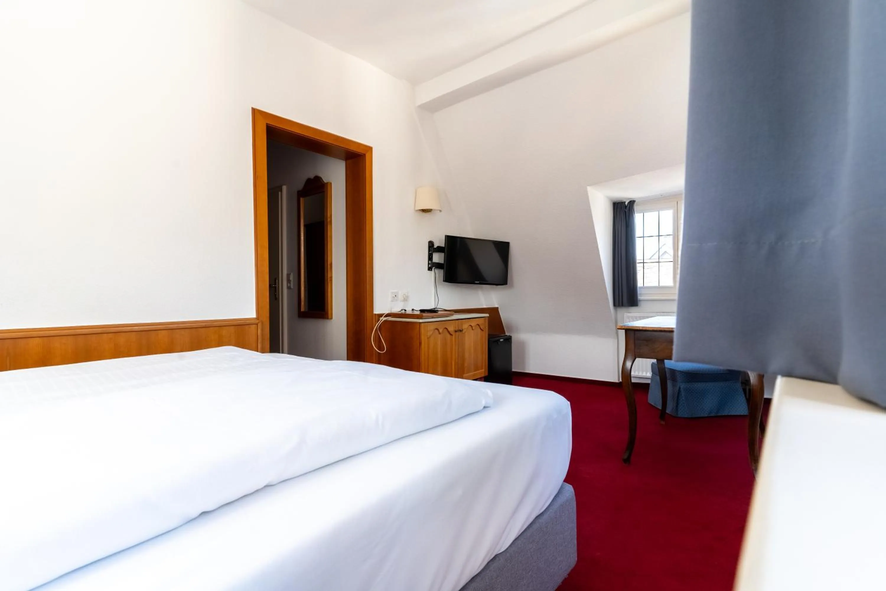 Bed in Hotel zum Ritter St Georg - Oldest Residential Building in Heidelberg since 1592