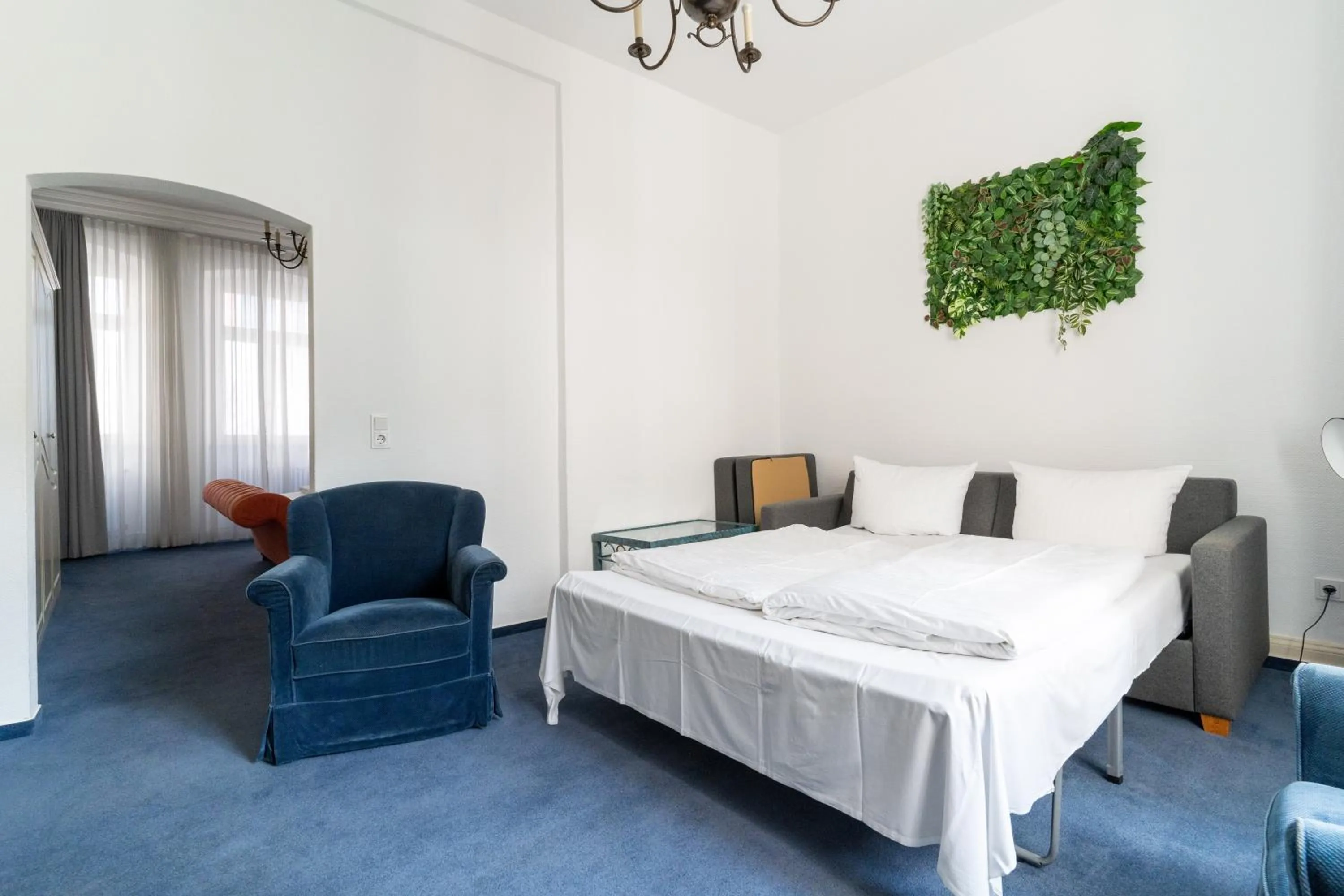 Bed in Hotel zum Ritter St Georg - Oldest Residential Building in Heidelberg since 1592