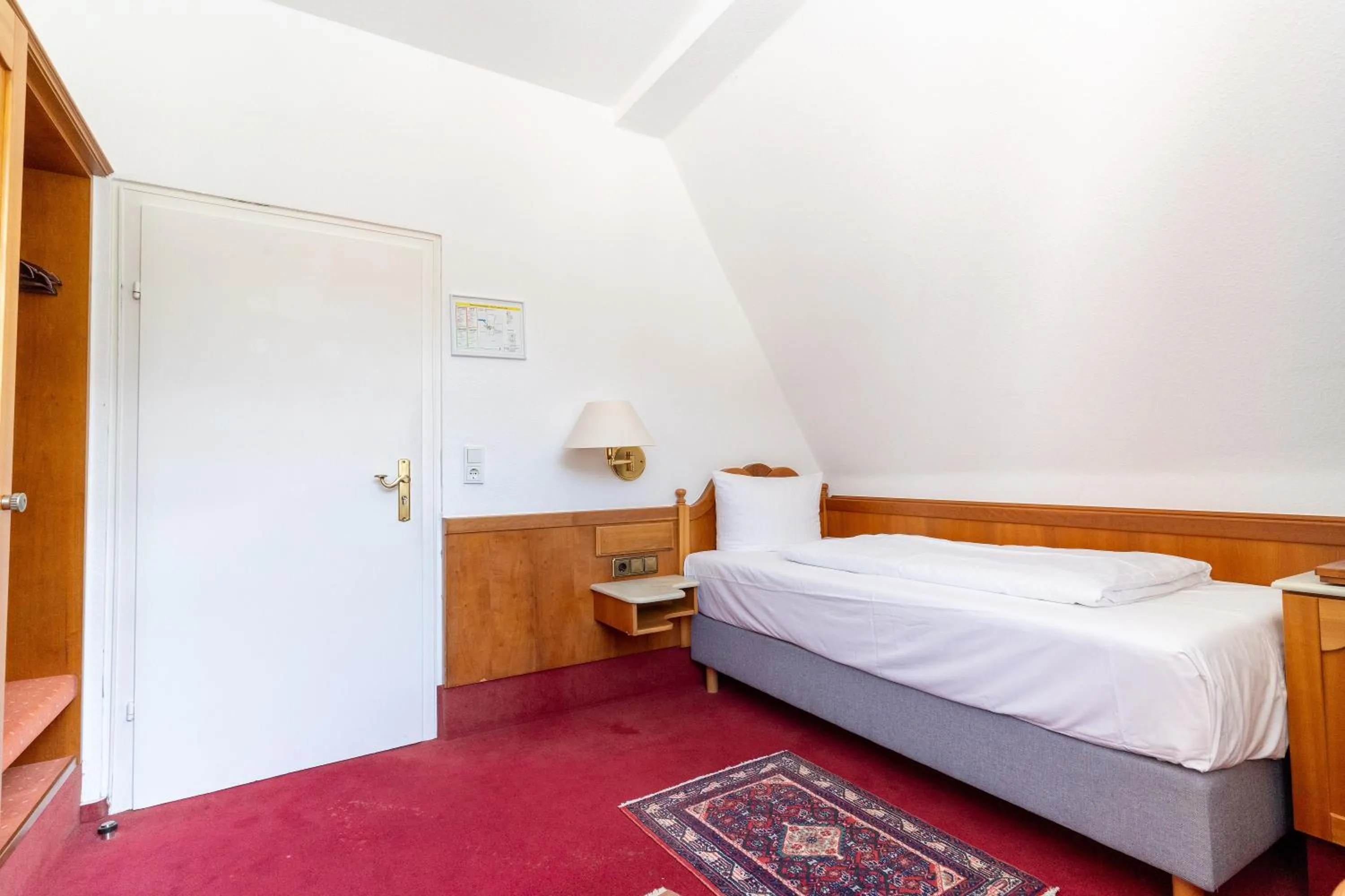 Bed in Hotel zum Ritter St Georg - Oldest Residential Building in Heidelberg since 1592