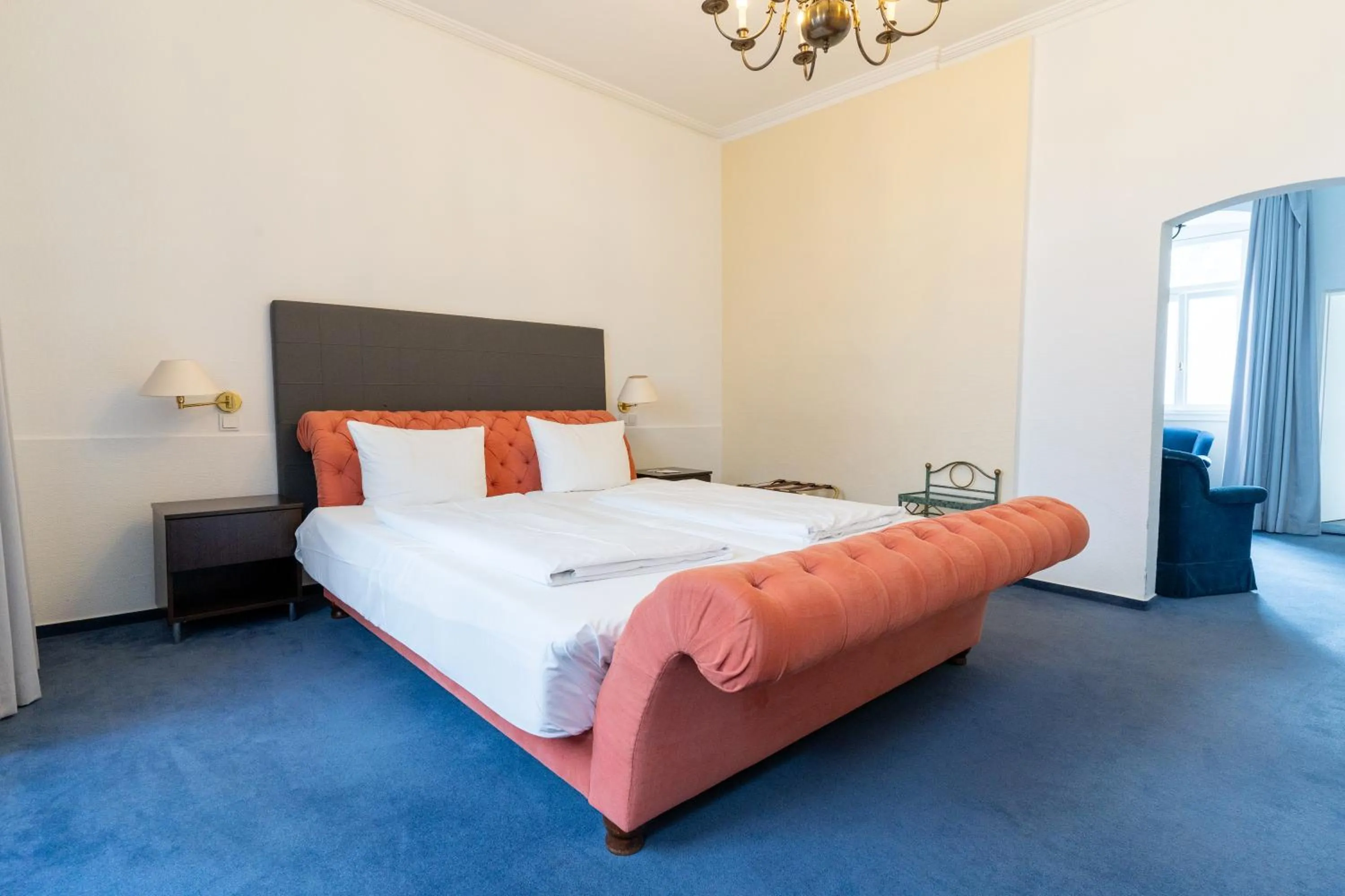 Bed in Hotel zum Ritter St Georg - Oldest Residential Building in Heidelberg since 1592