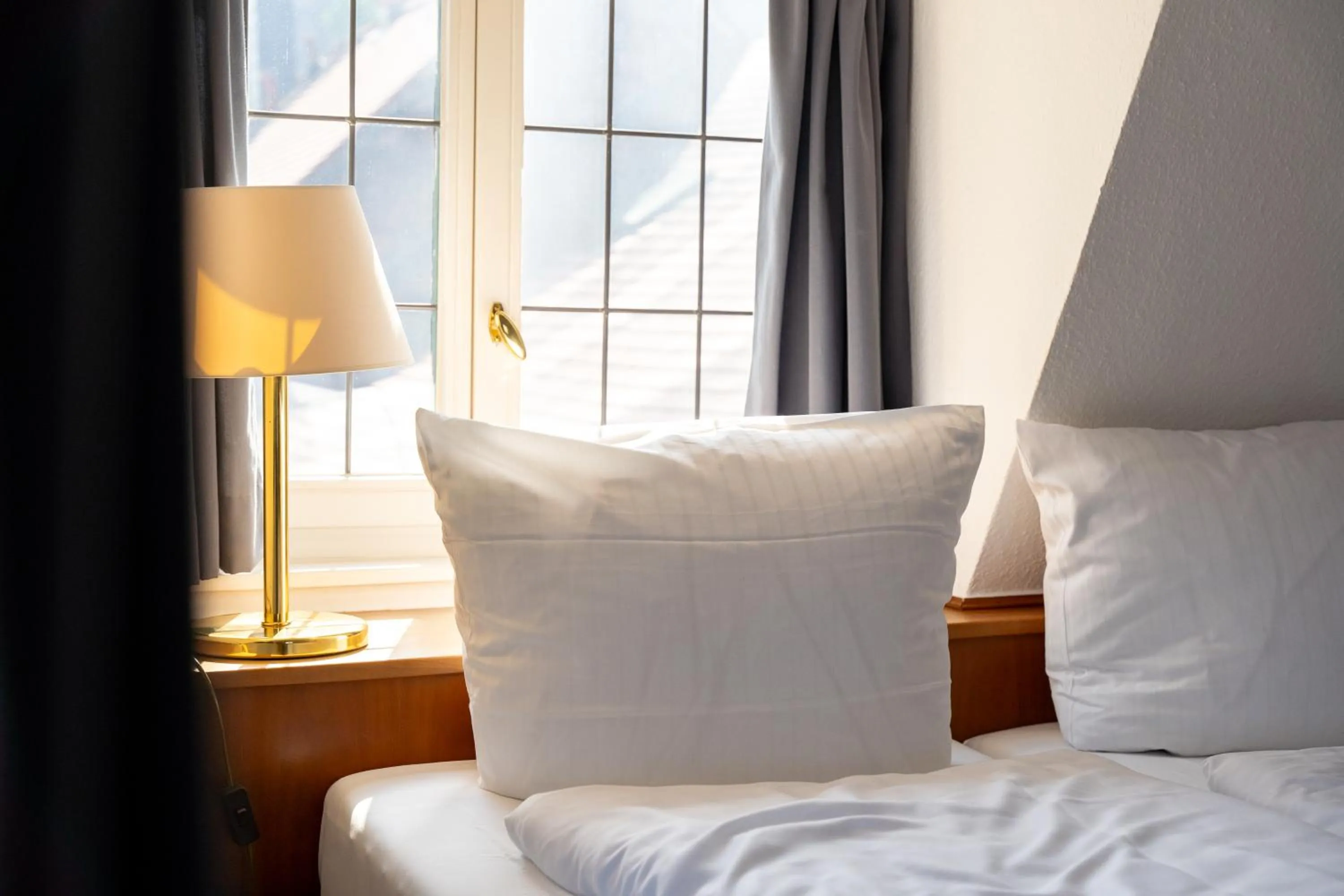 Bed in Hotel zum Ritter St Georg - Oldest Residential Building in Heidelberg since 1592